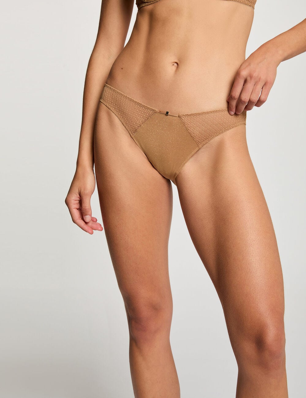 Slip dentelle taille basse jaune or femme