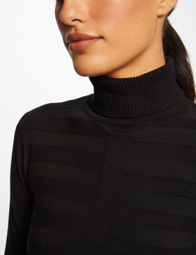 Pull col roul&eacute; ajust&eacute; noir femme