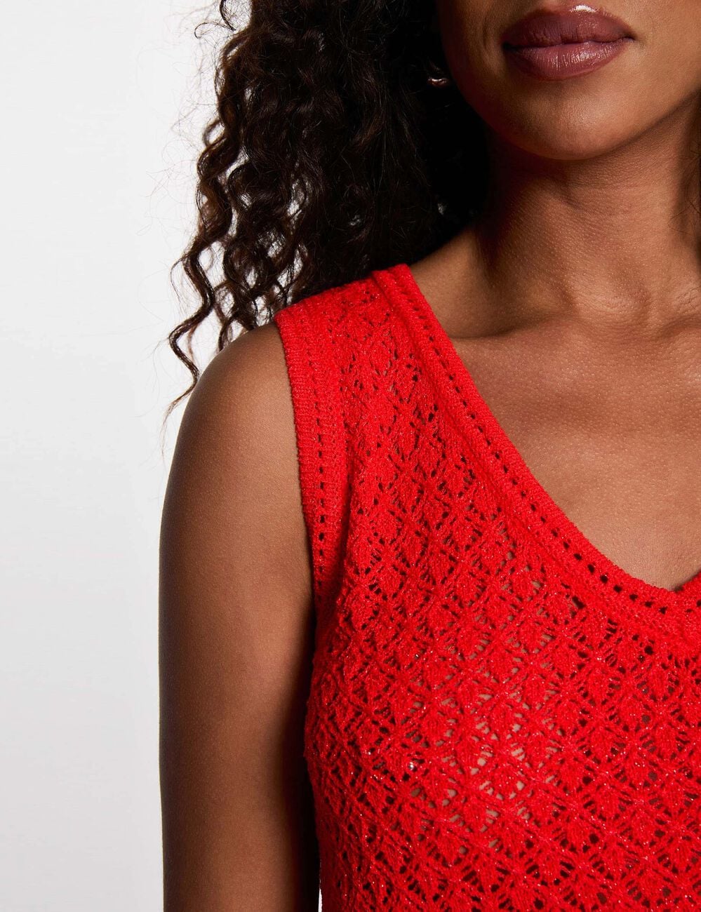 Top crochet col v rouge vif femme