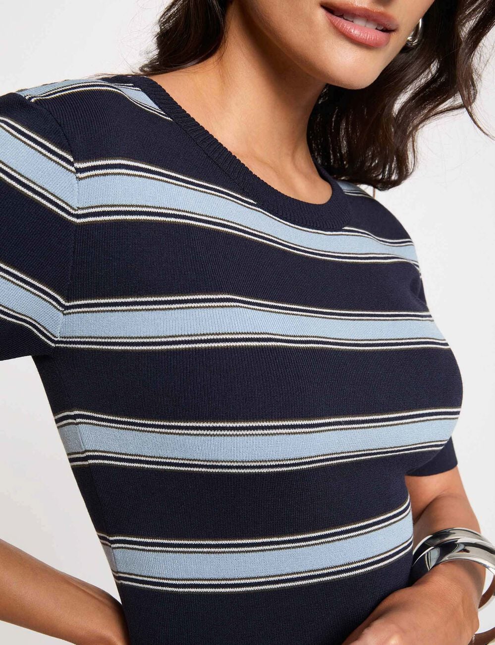 Pull ajust&eacute; manches courtes bleu marine femme