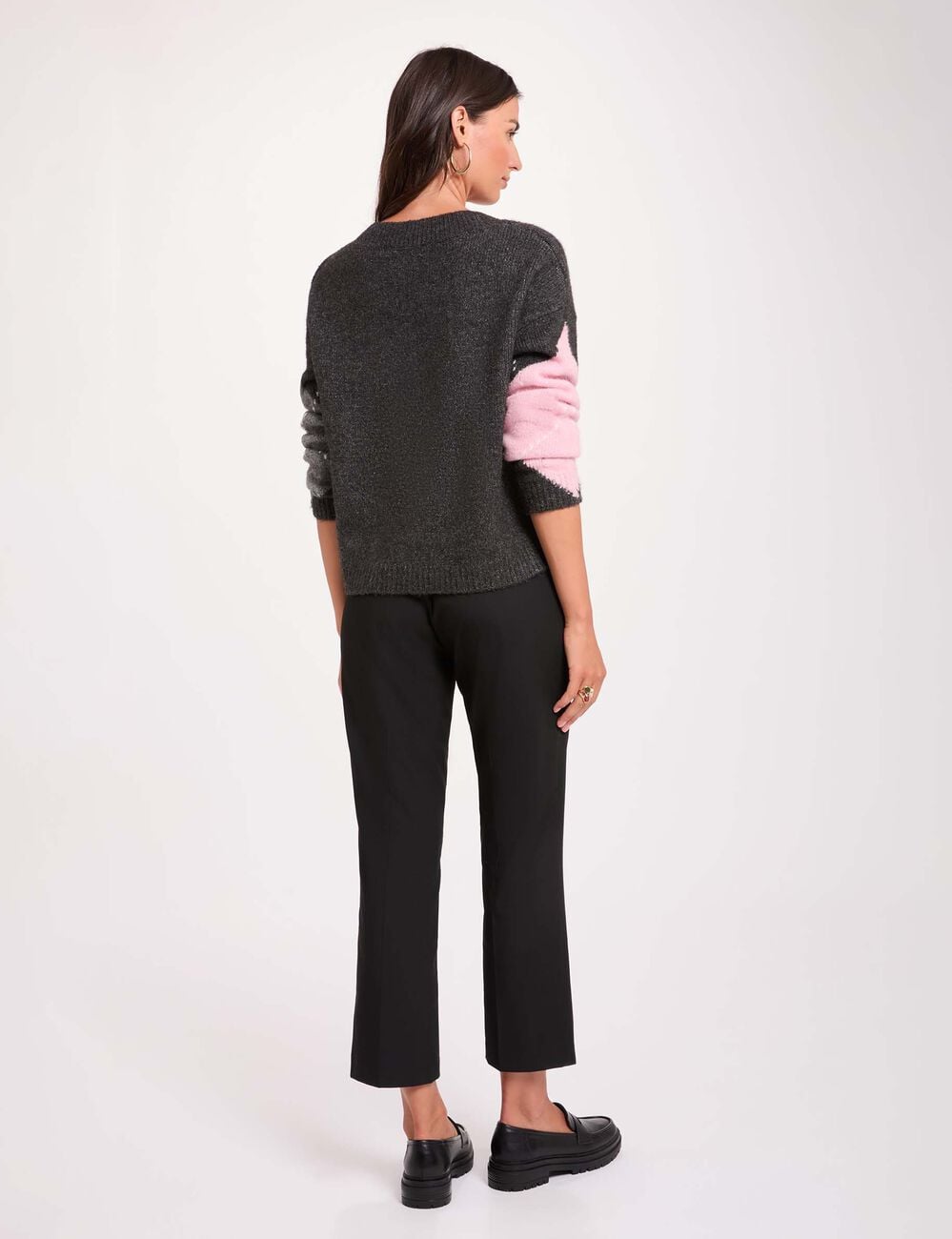 Pull jacquard col v gris fonc&eacute; femme