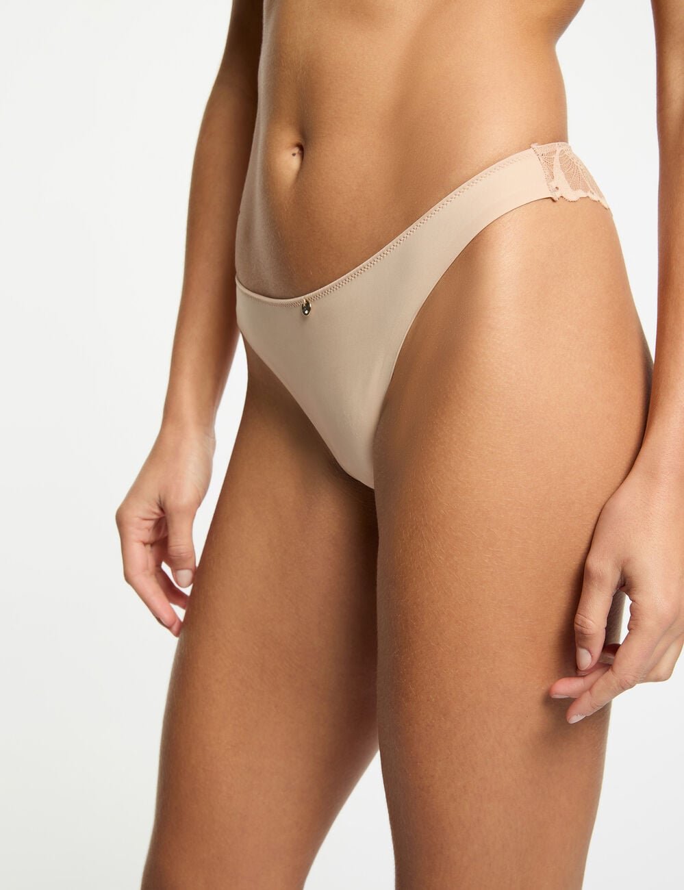 Slip dentelle taille basse beige femme