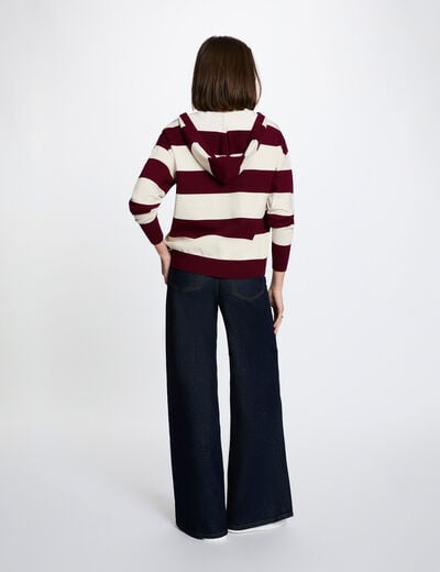 Pull ray&eacute; &agrave; capuche bordeaux femme
