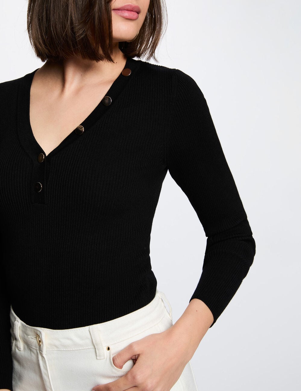 Pull col v ajust&eacute; noir femme