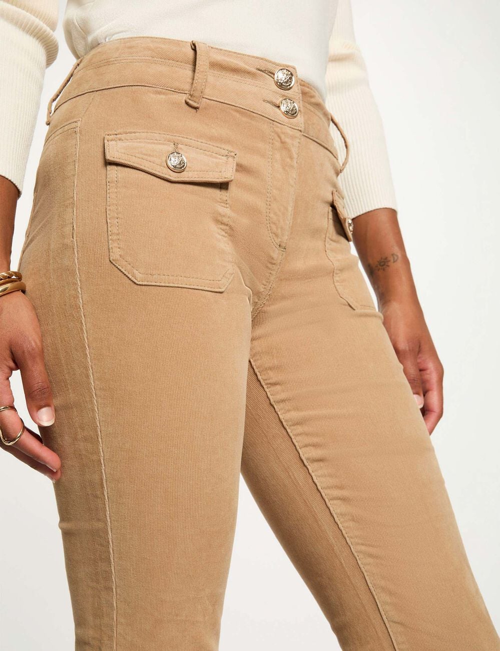 Pantalon ajust&eacute; velours sable femme