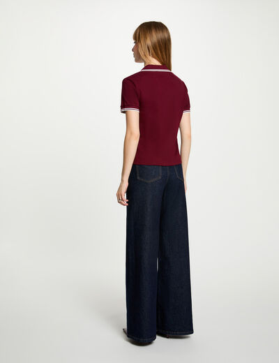 T-shirt polo cintr&eacute; bordeaux femme