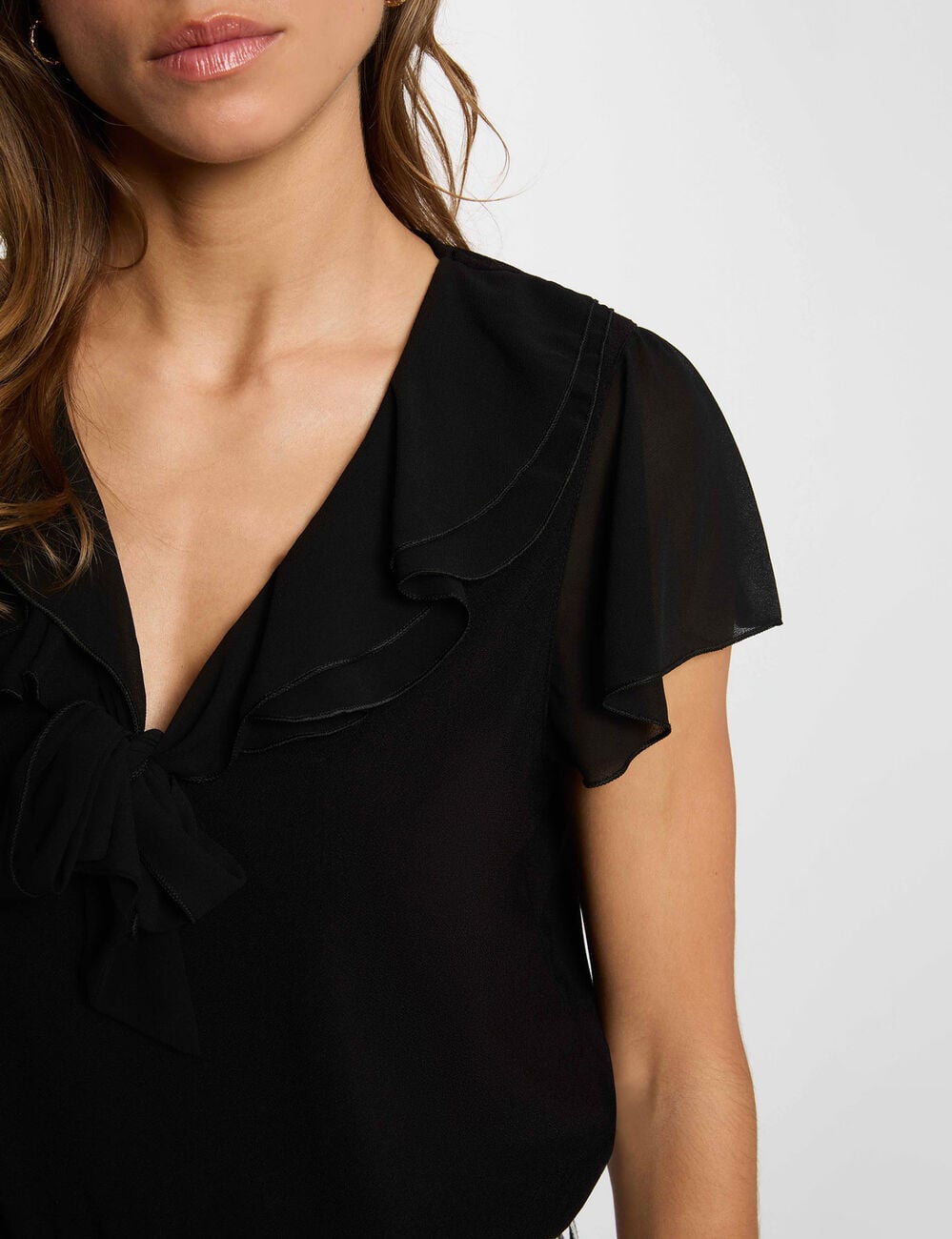 T-shirt col lavalli&egrave;re noir femme