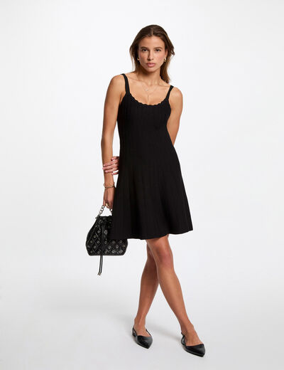 Robe tricot courte trap&egrave;ze noir femme