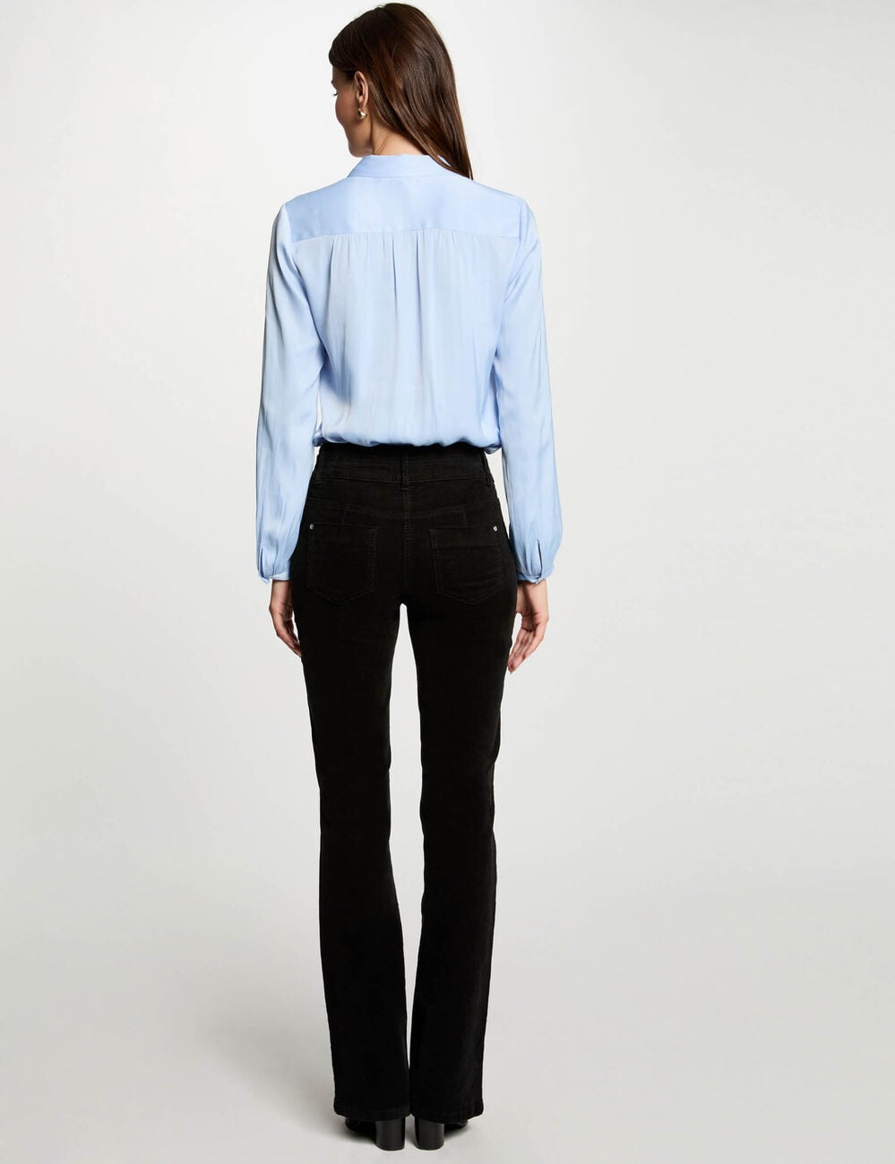Pantalon ajust&eacute; velours noir femme