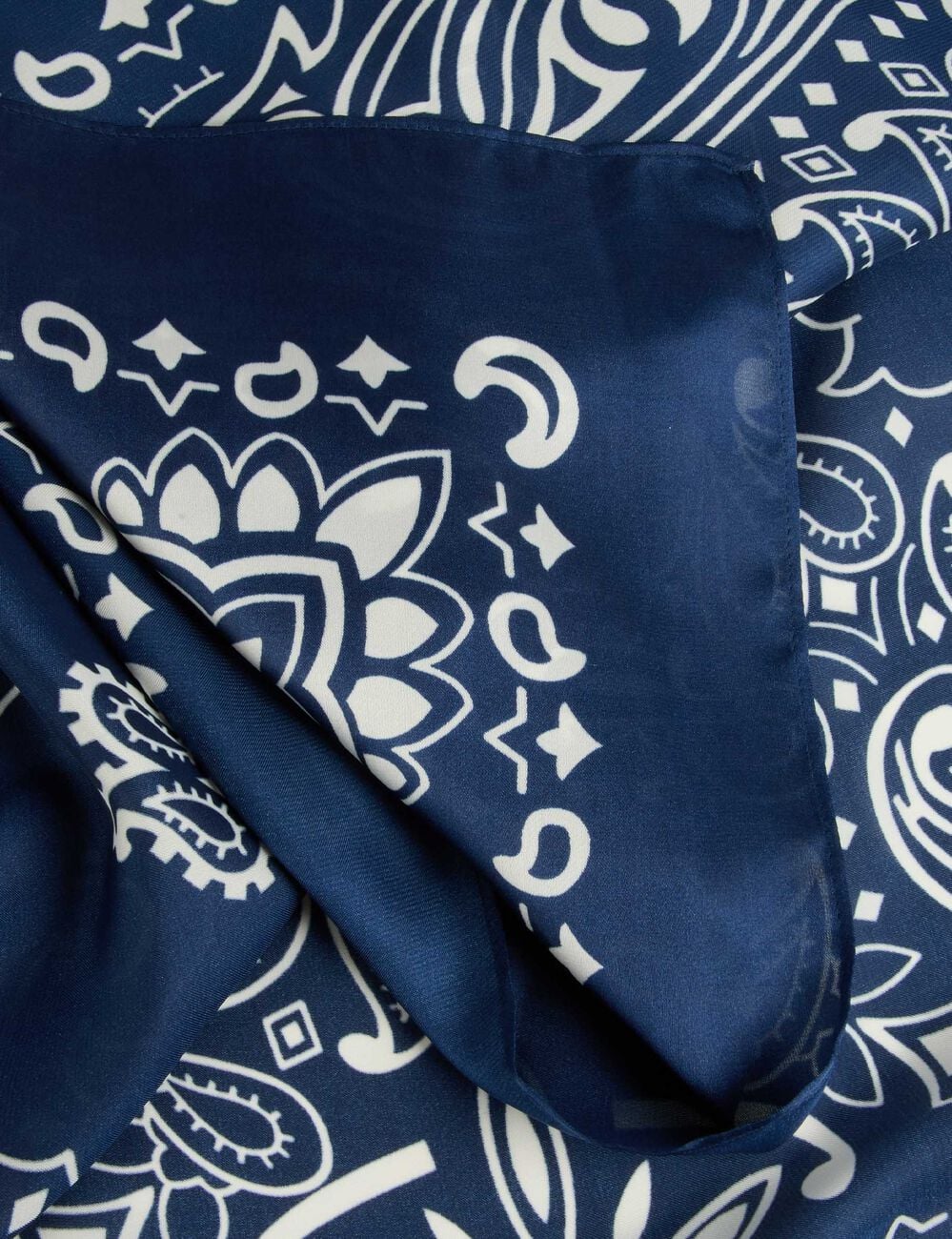 Foulard satin&eacute; bleu marine femme