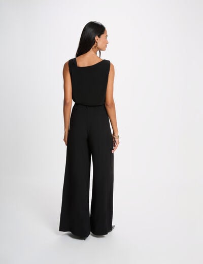 T-shirt asym&eacute;trique avec bijou noir femme