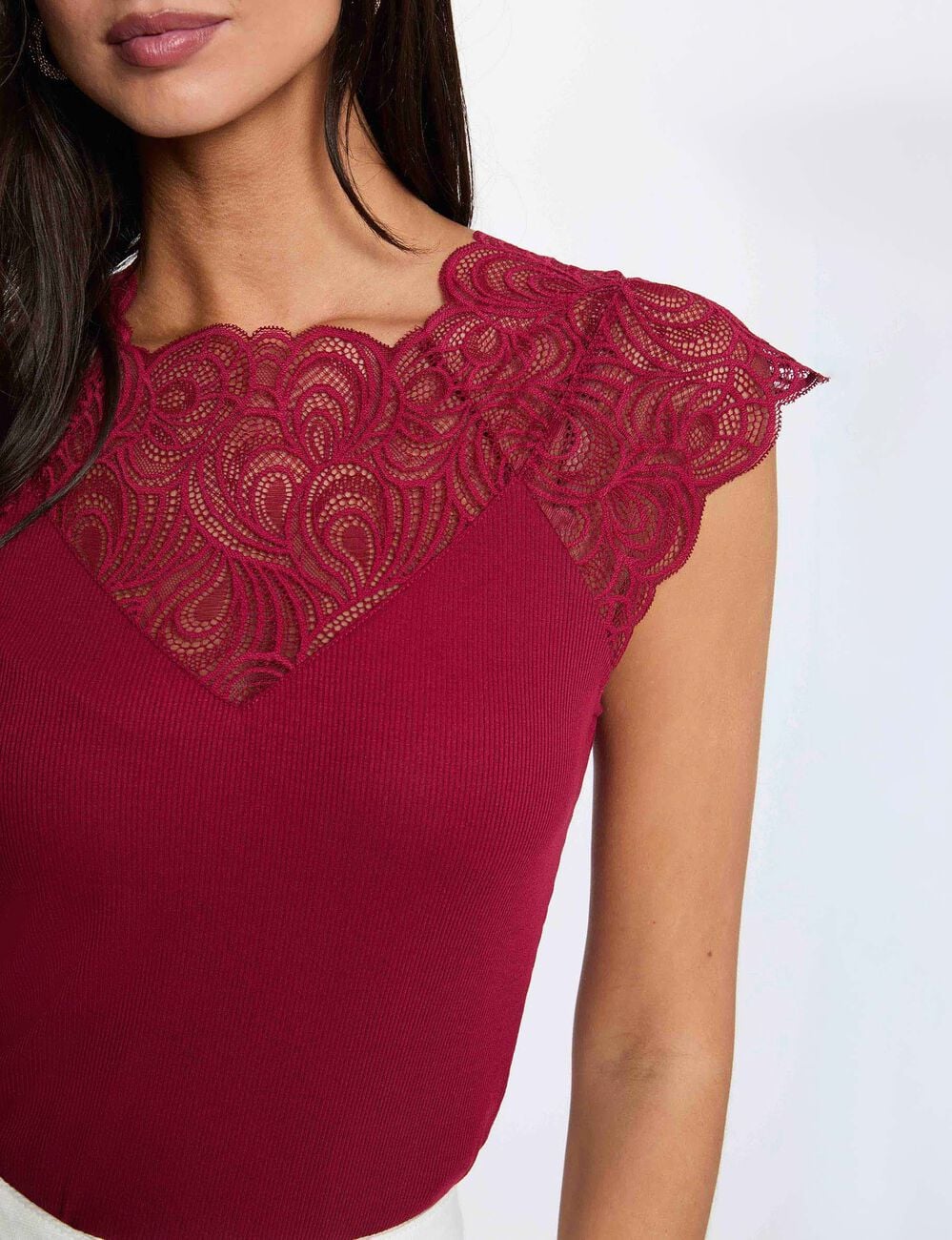 T shirt en dentelle col rond bordeaux femme