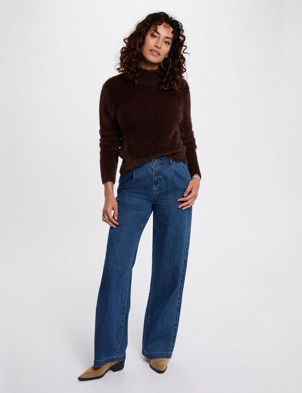 Pull court ajust&eacute; marron fonc&eacute; femme