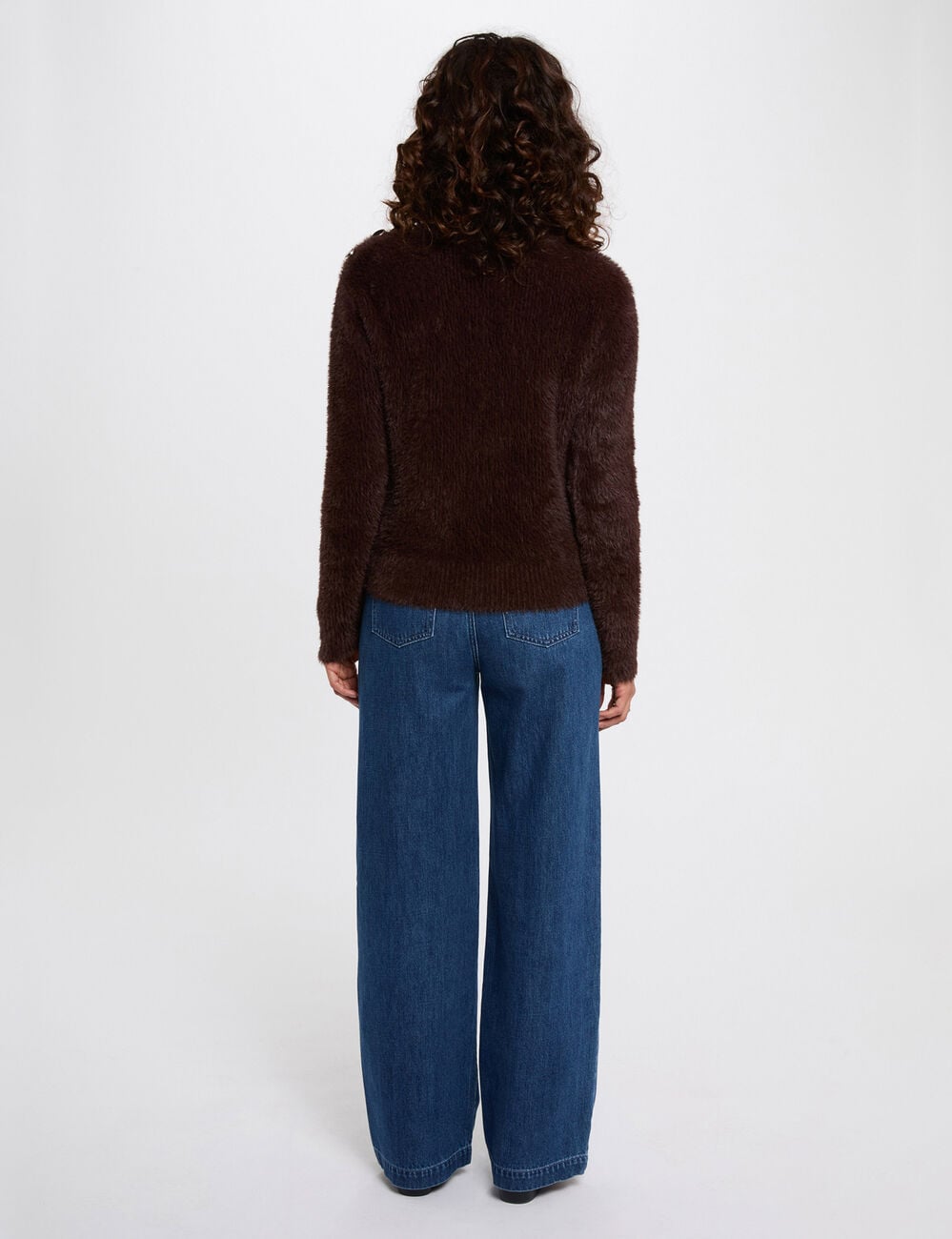 Pull court ajust&eacute; marron fonc&eacute; femme