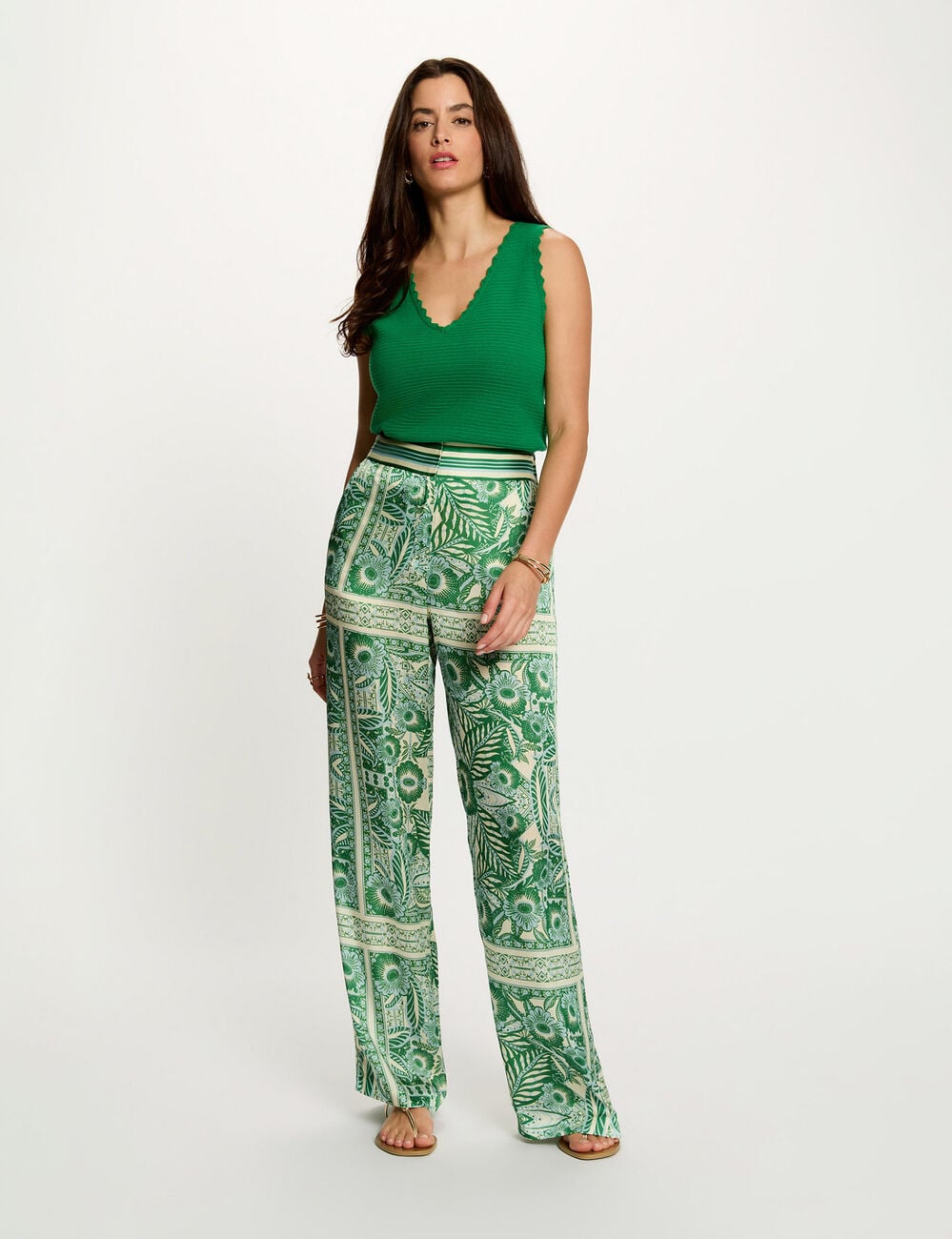 Pull ajust&eacute; col v vert prairie femme