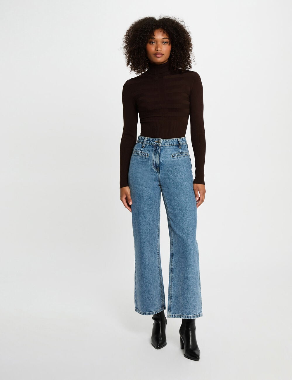 Pull col roul&eacute; ajust&eacute; marron fonc&eacute; femme