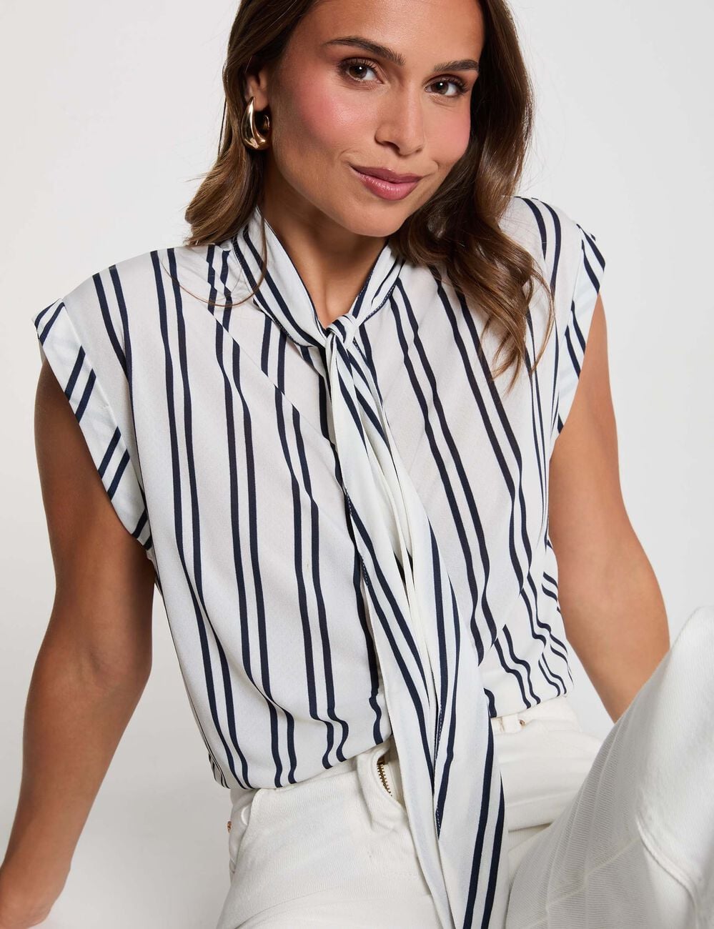 Chemise col lavalli&egrave;re blanc femme