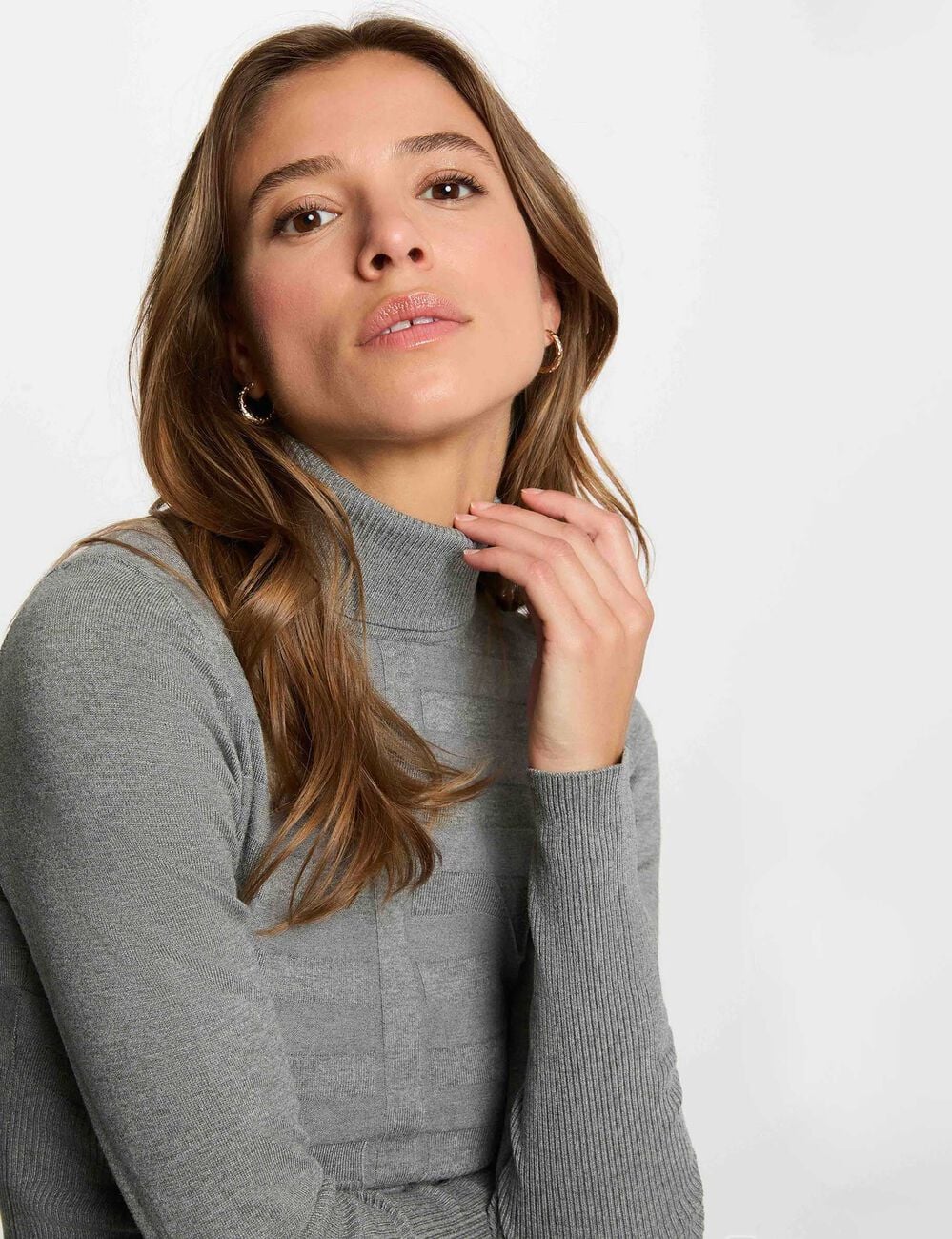 Pull col roul&eacute; ajust&eacute; gris clair femme