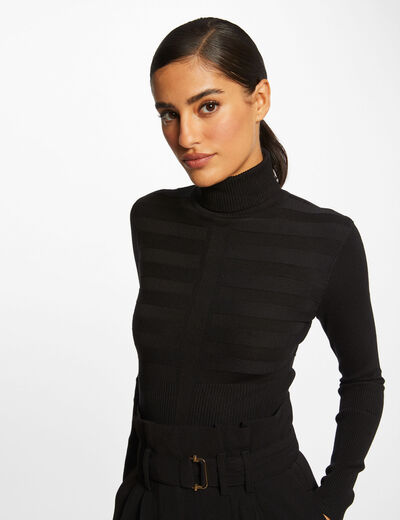Pull col roul&eacute; ajust&eacute; noir femme