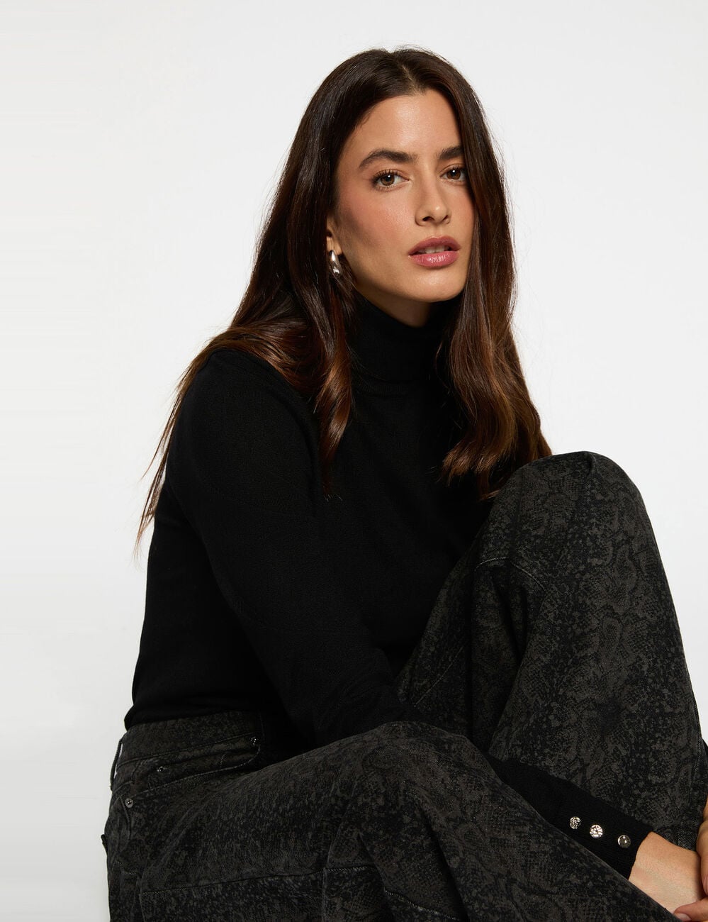 Pull col roul&eacute; noir femme