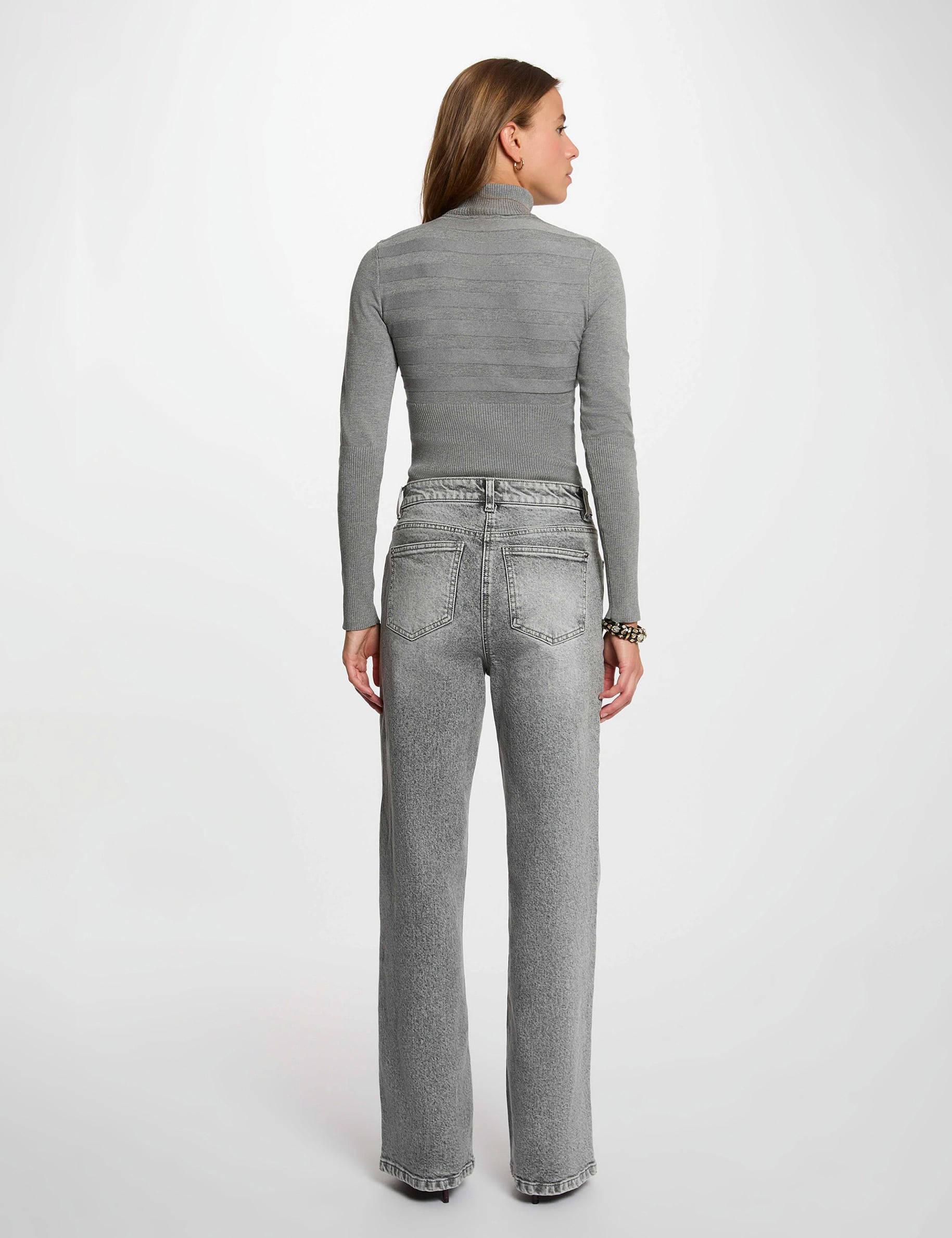 Pull col roul&eacute; ajust&eacute; gris clair femme
