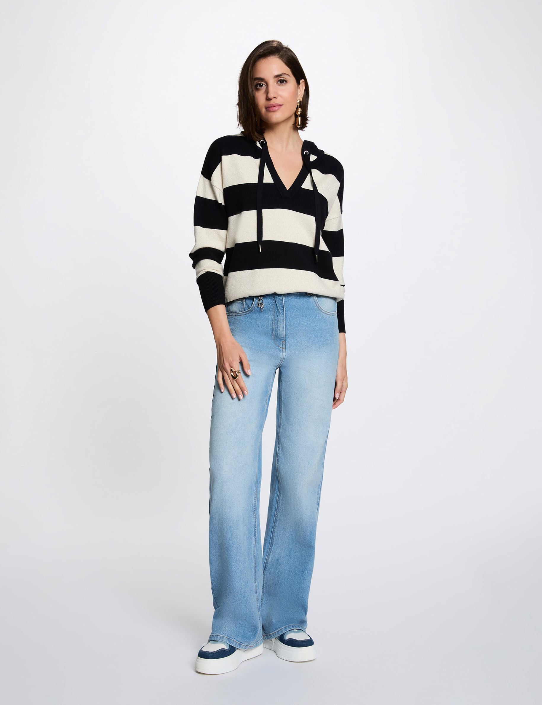 Pull ray&eacute; &agrave; capuche bleu marine femme