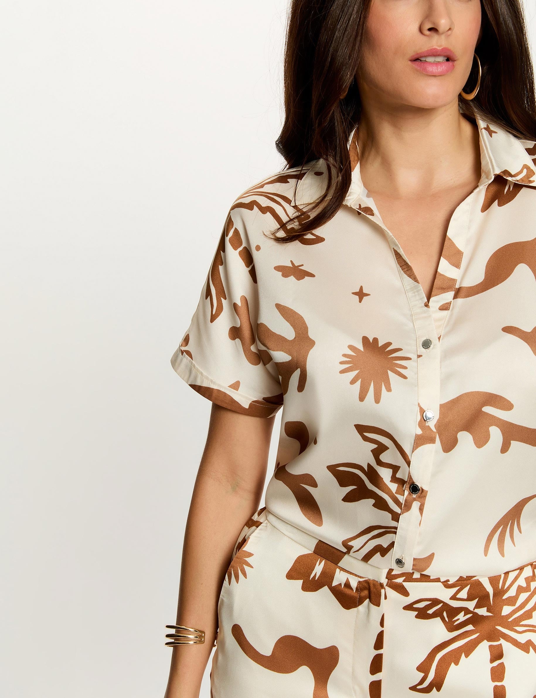 Chemise satin&eacute;e manches courtes multicolore femme