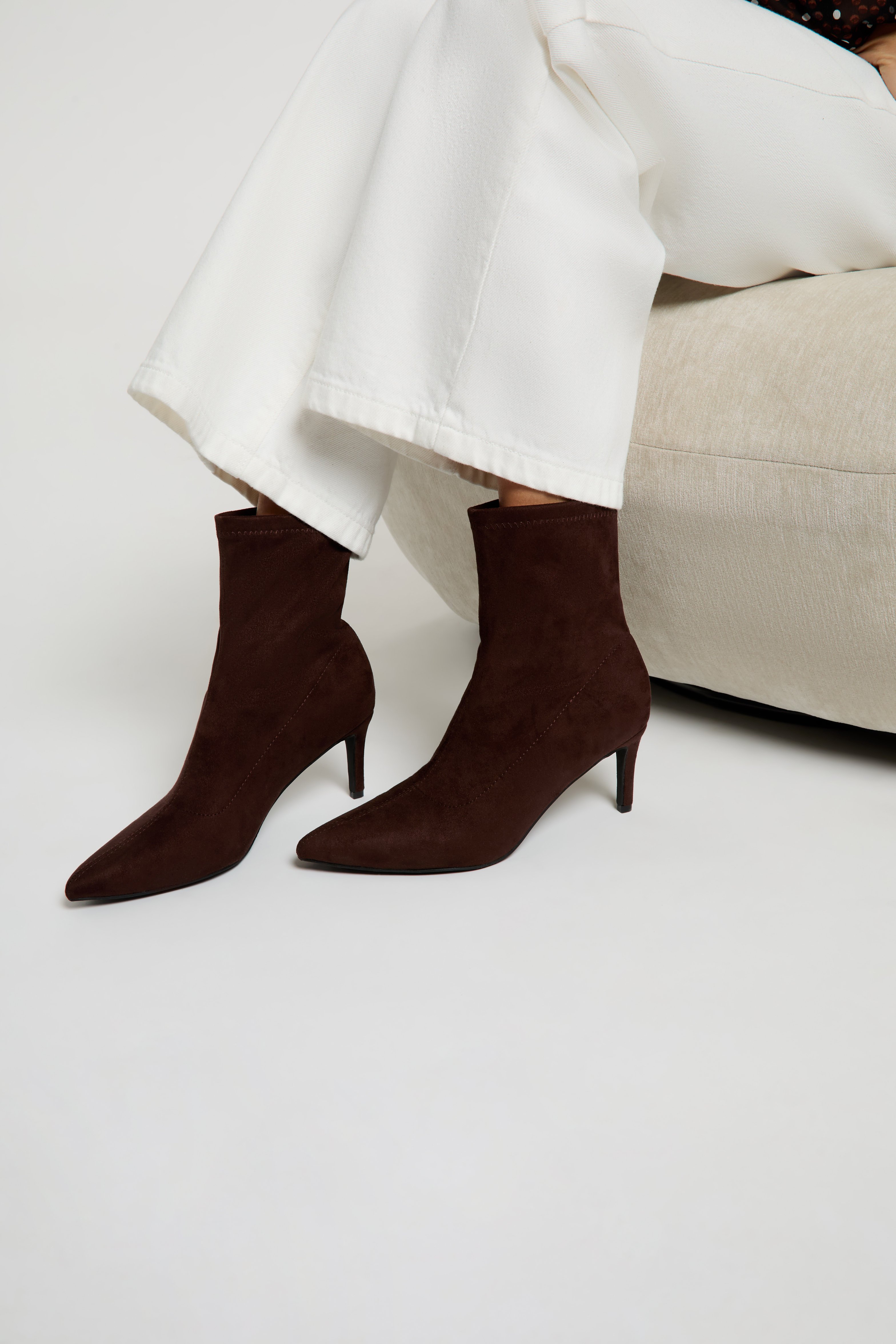 Botte en su&eacute;dine marron fonc&eacute; femme
