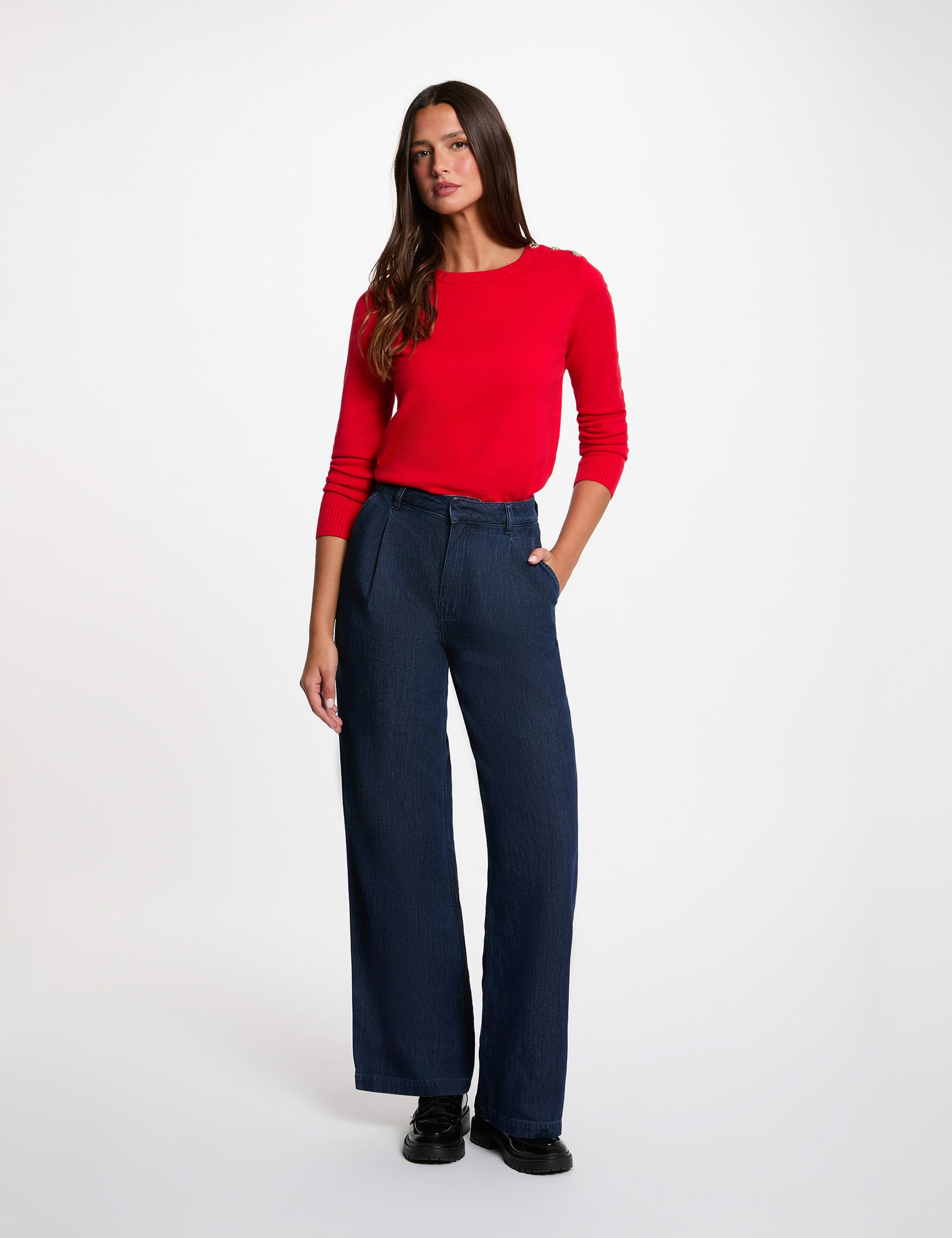 Pull col rond boutons rouge femme