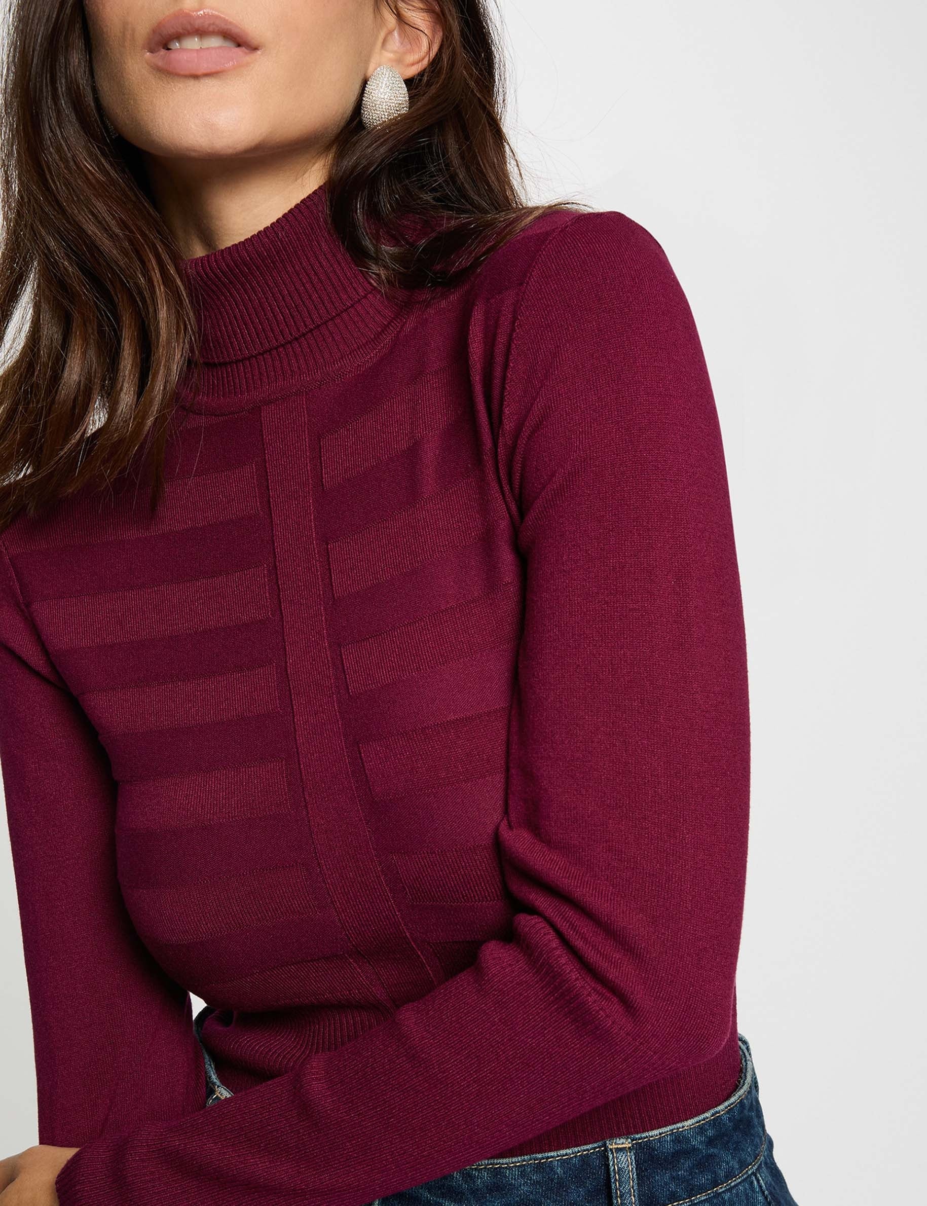 Pull col roul&eacute; ajust&eacute; prune femme