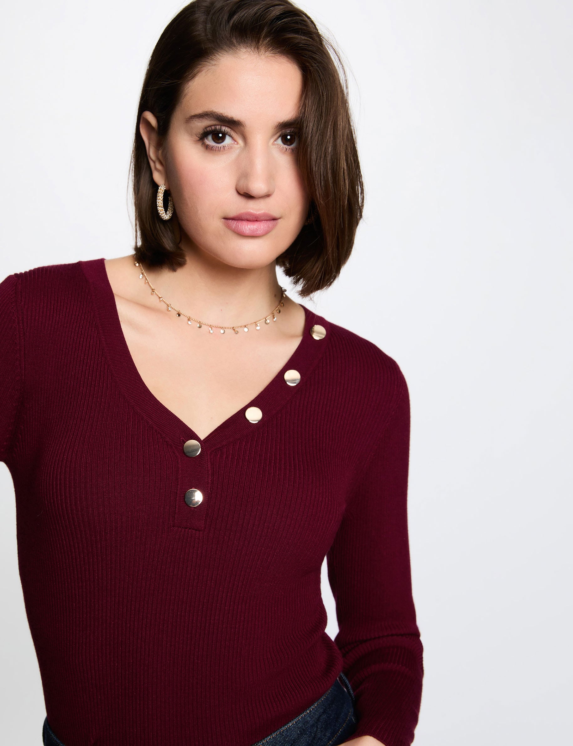 Pull col v ajust&eacute; bordeaux femme