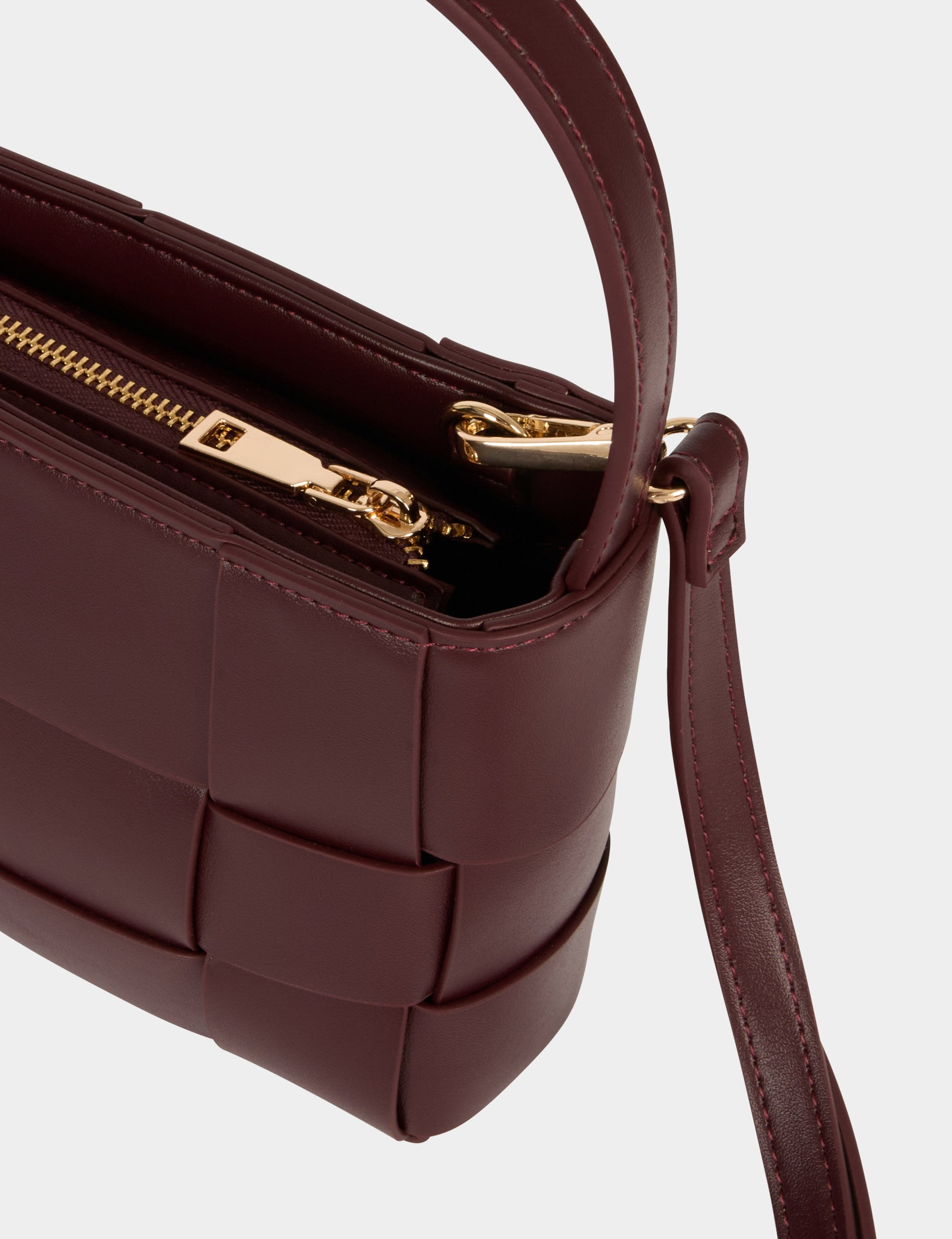 Sac tress&eacute; similicuir bordeaux femme