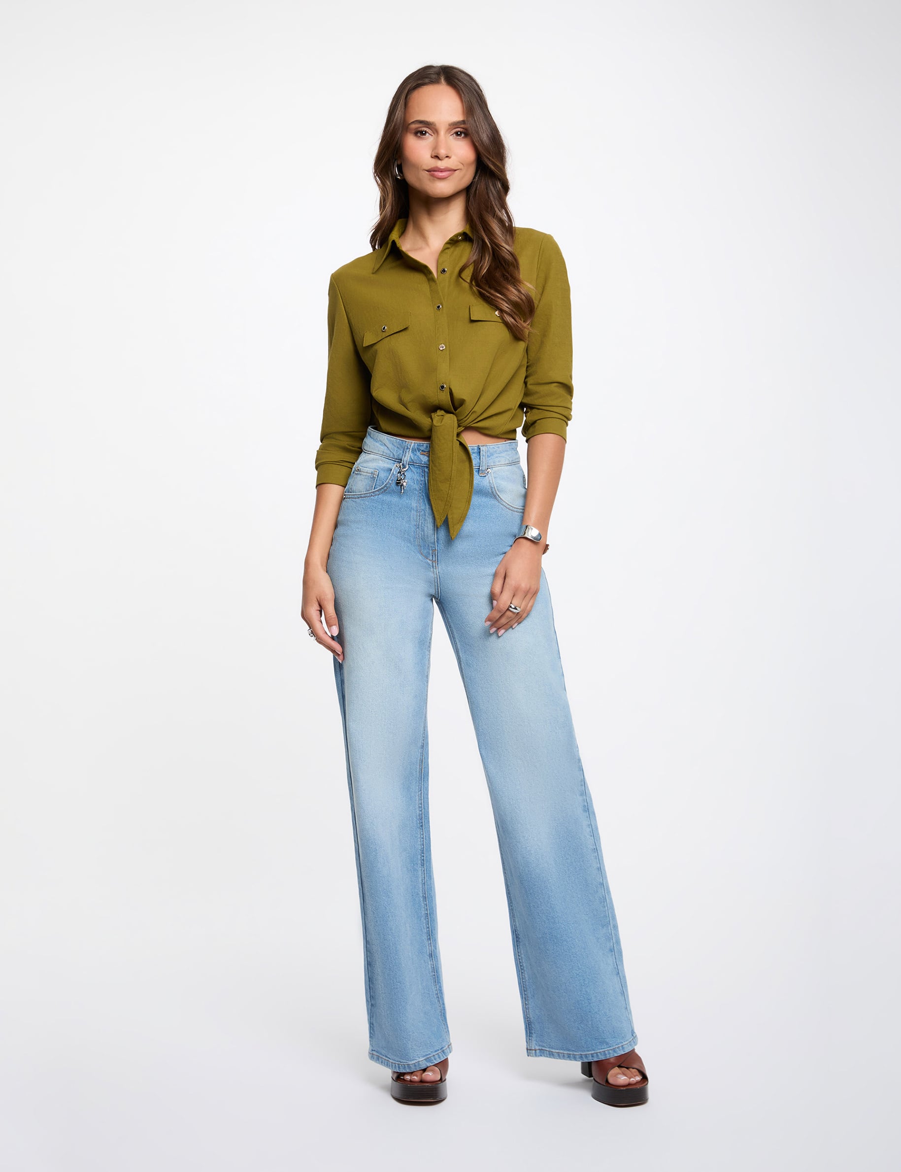 Chemise nou&eacute;e col &agrave; revers vert olive femme