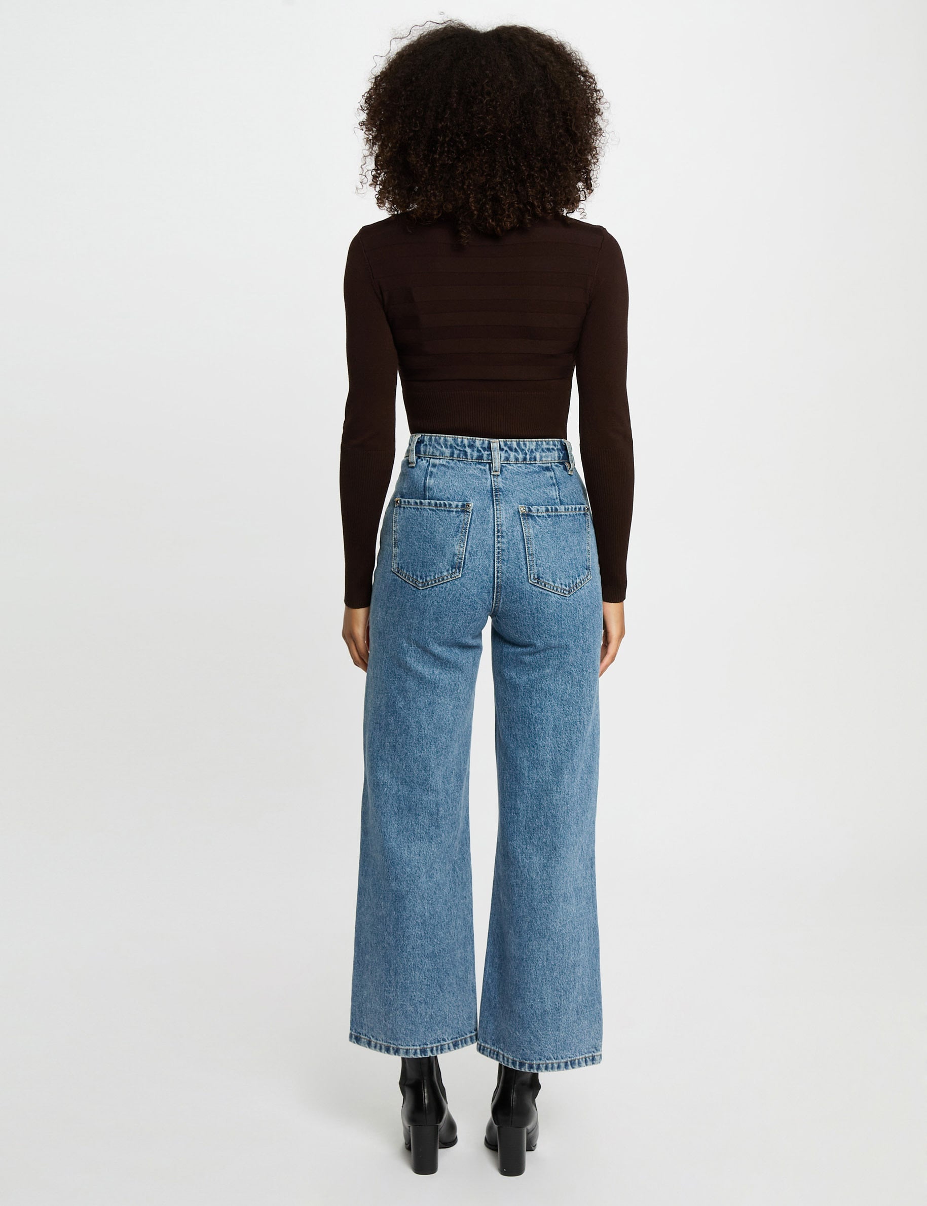 Pull col roul&eacute; ajust&eacute; marron fonc&eacute; femme