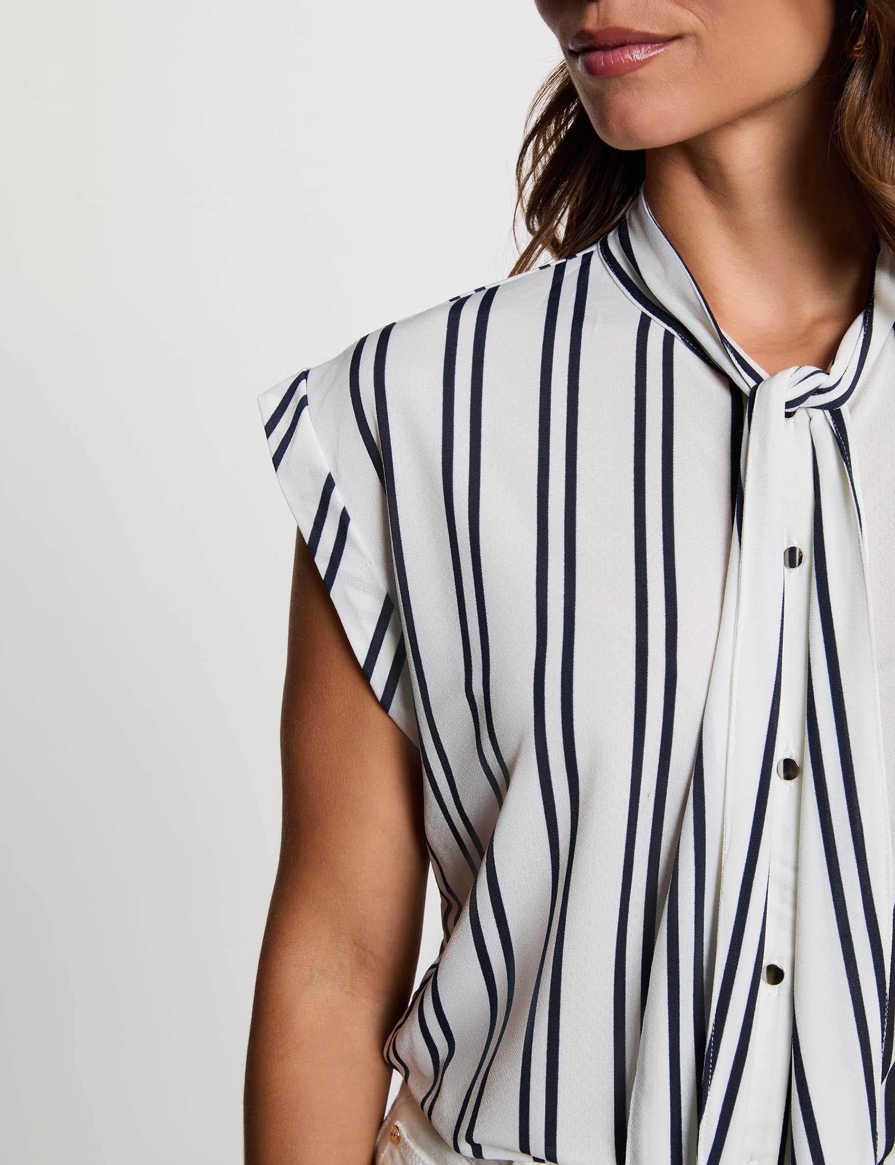 Chemise col lavalli&egrave;re blanc femme