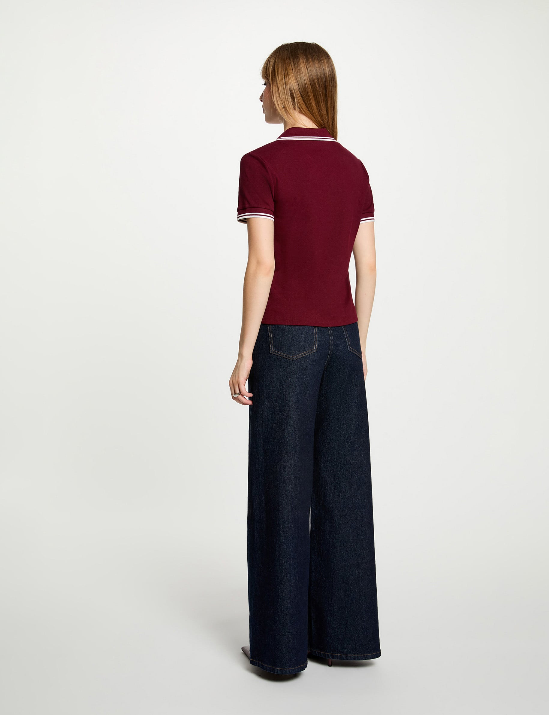 T-shirt polo cintr&eacute; bordeaux femme
