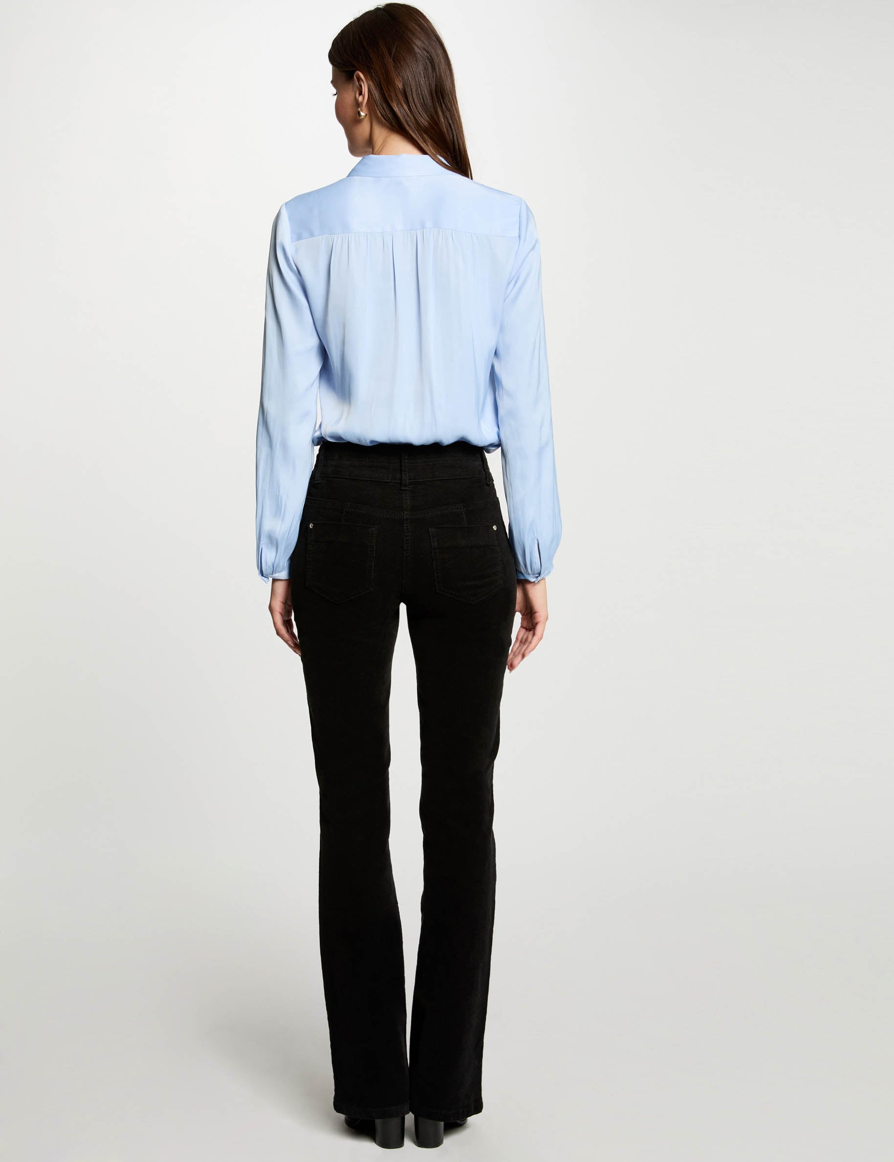 Pantalon ajust&eacute; velours noir femme