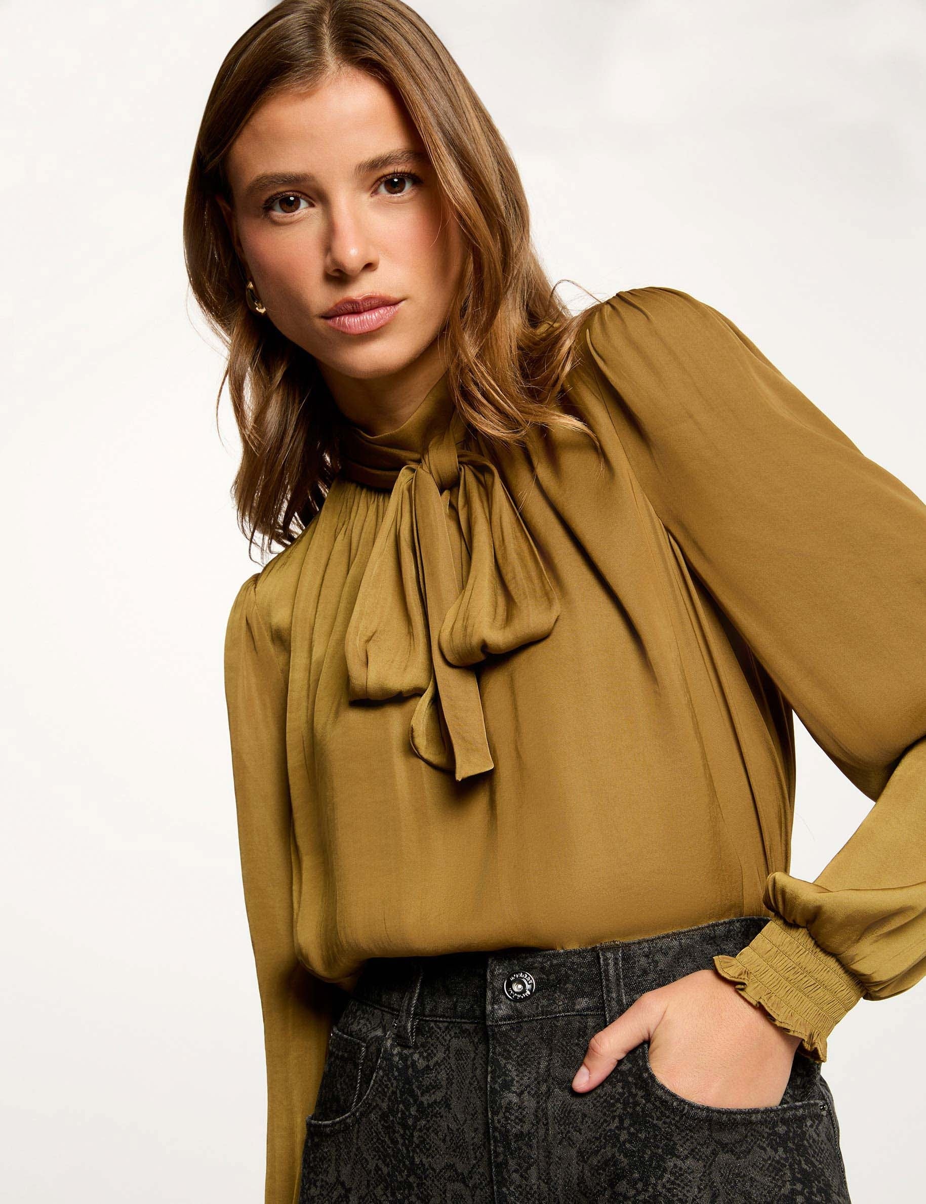 Blouse col lavalli&egrave;re camel femme