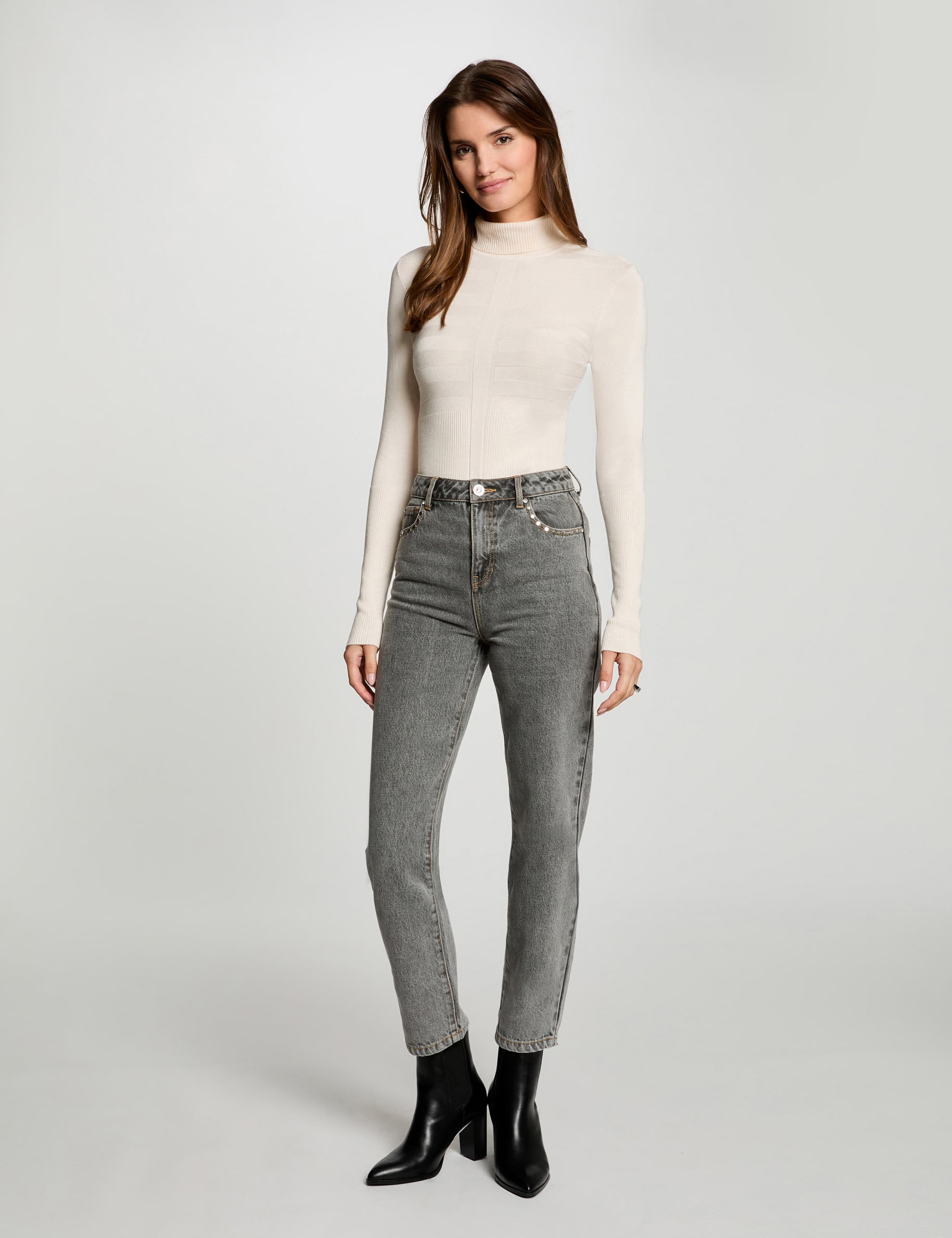 Pull col roul&eacute; ajust&eacute; ivoire femme