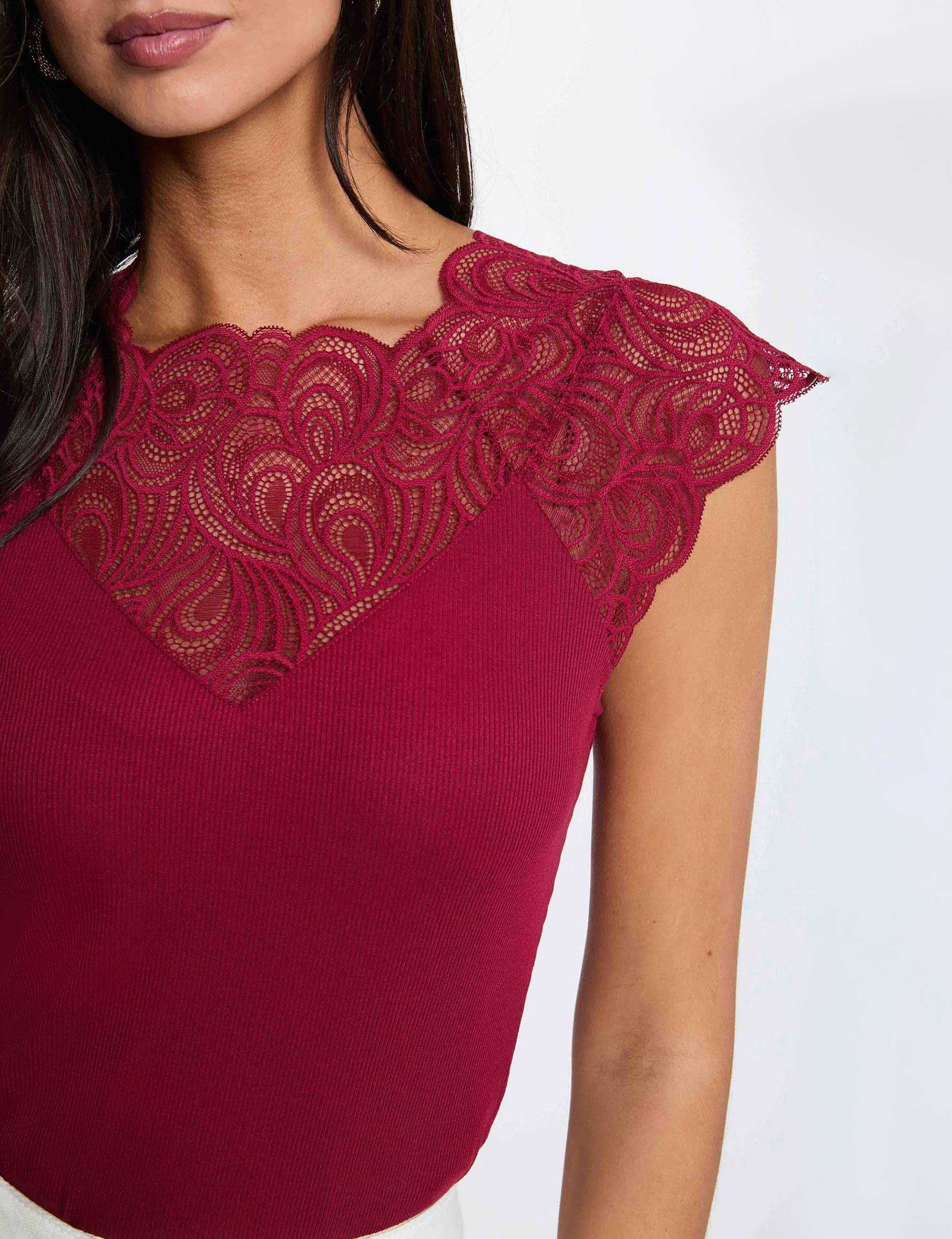 T shirt en dentelle col rond bordeaux femme