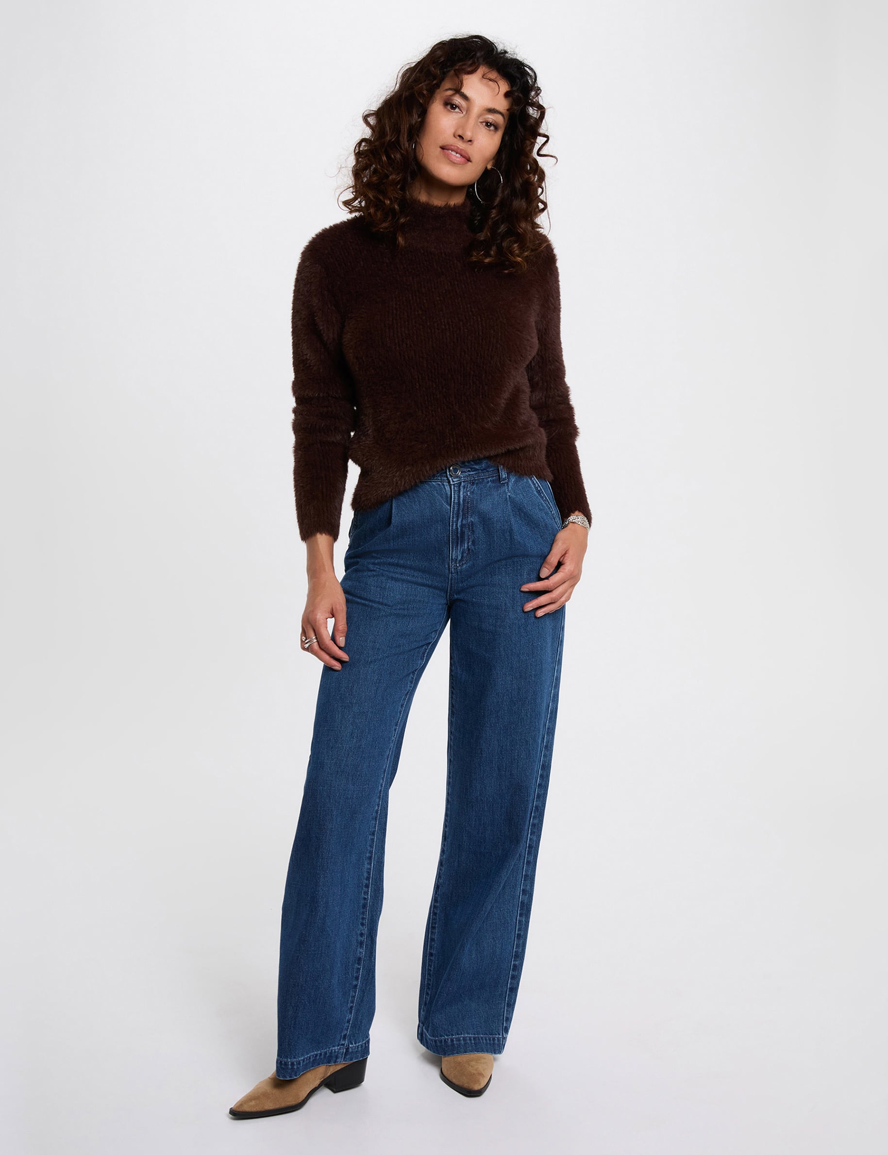 Pull court ajust&eacute; marron fonc&eacute; femme