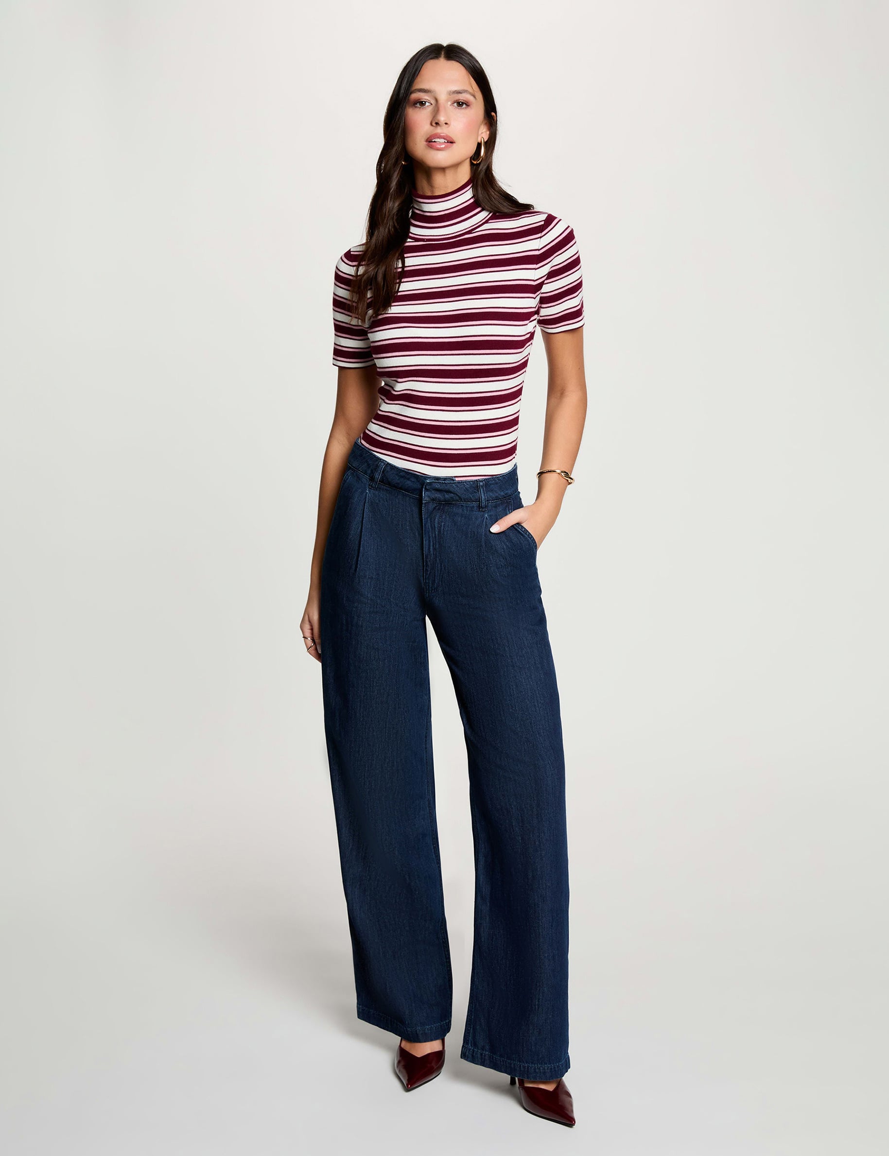 Pull col roul&eacute; ray&eacute; bordeaux femme