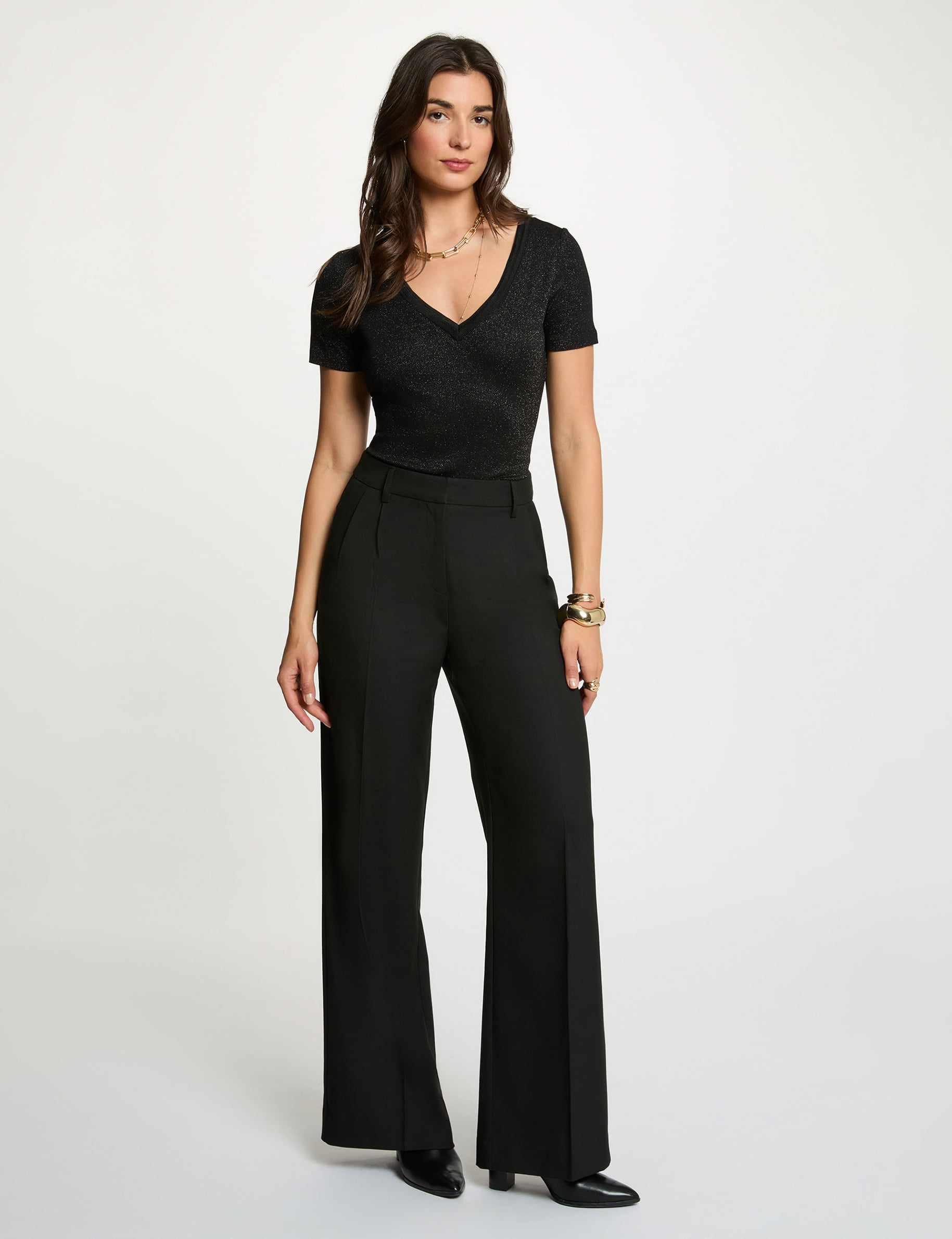 T-shirt cintr&eacute; col v noir femme