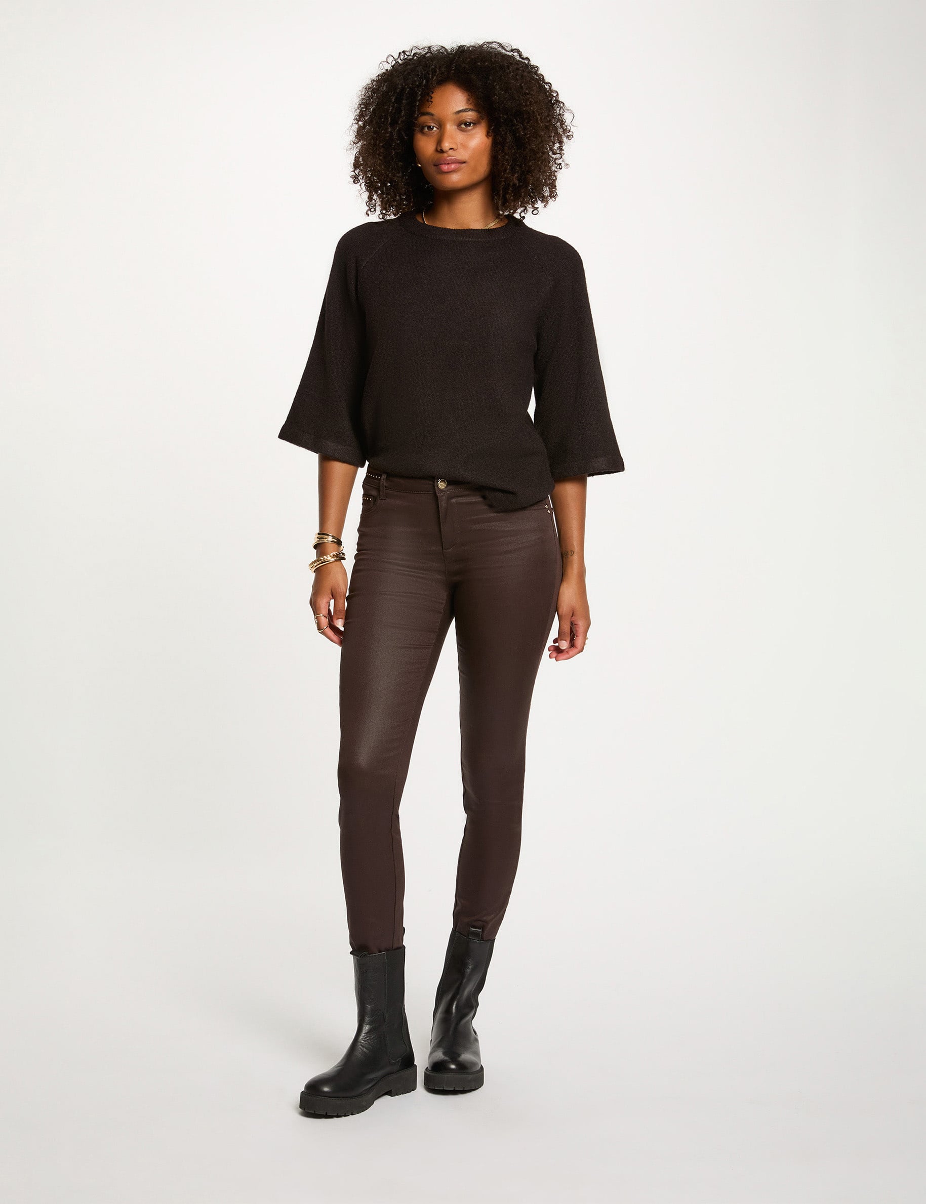 Pantalon slim enduit marron fonc&eacute; femme
