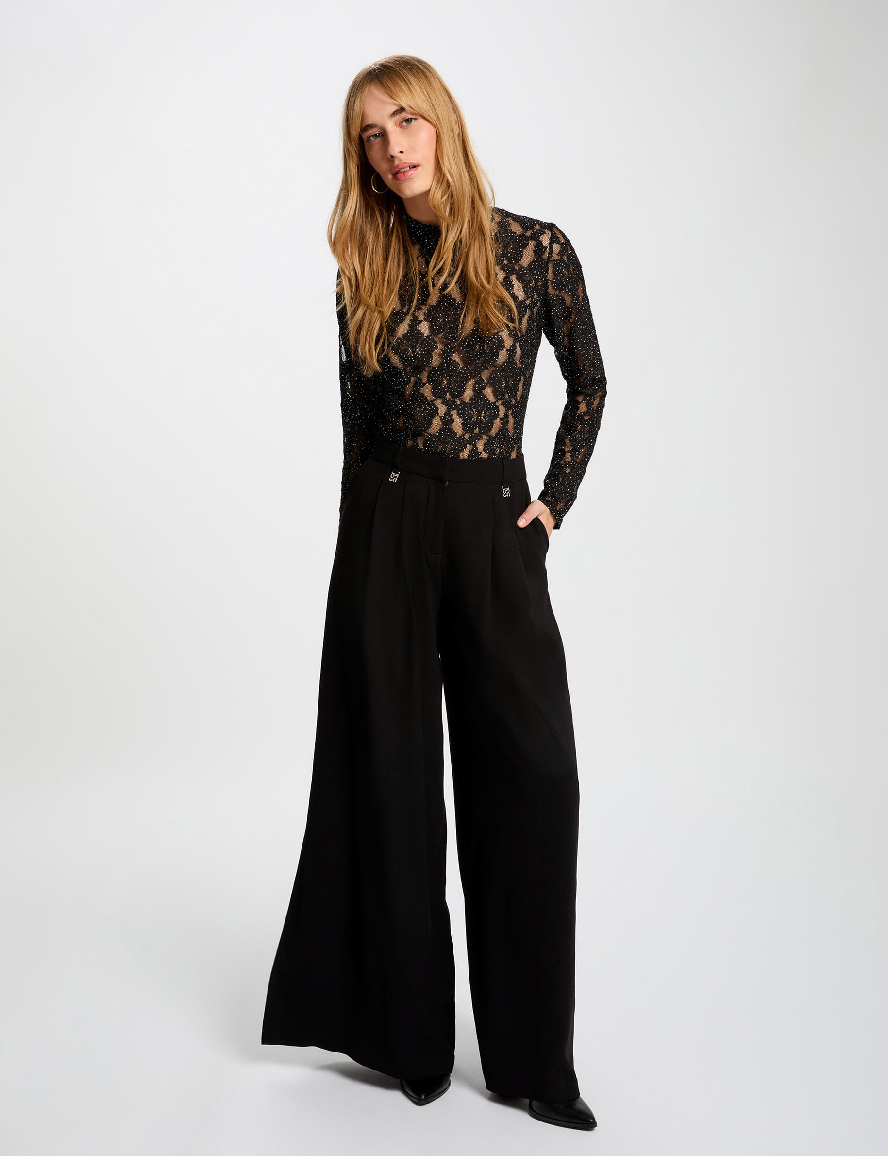 T-shirt dentelle ajour&eacute; noir femme