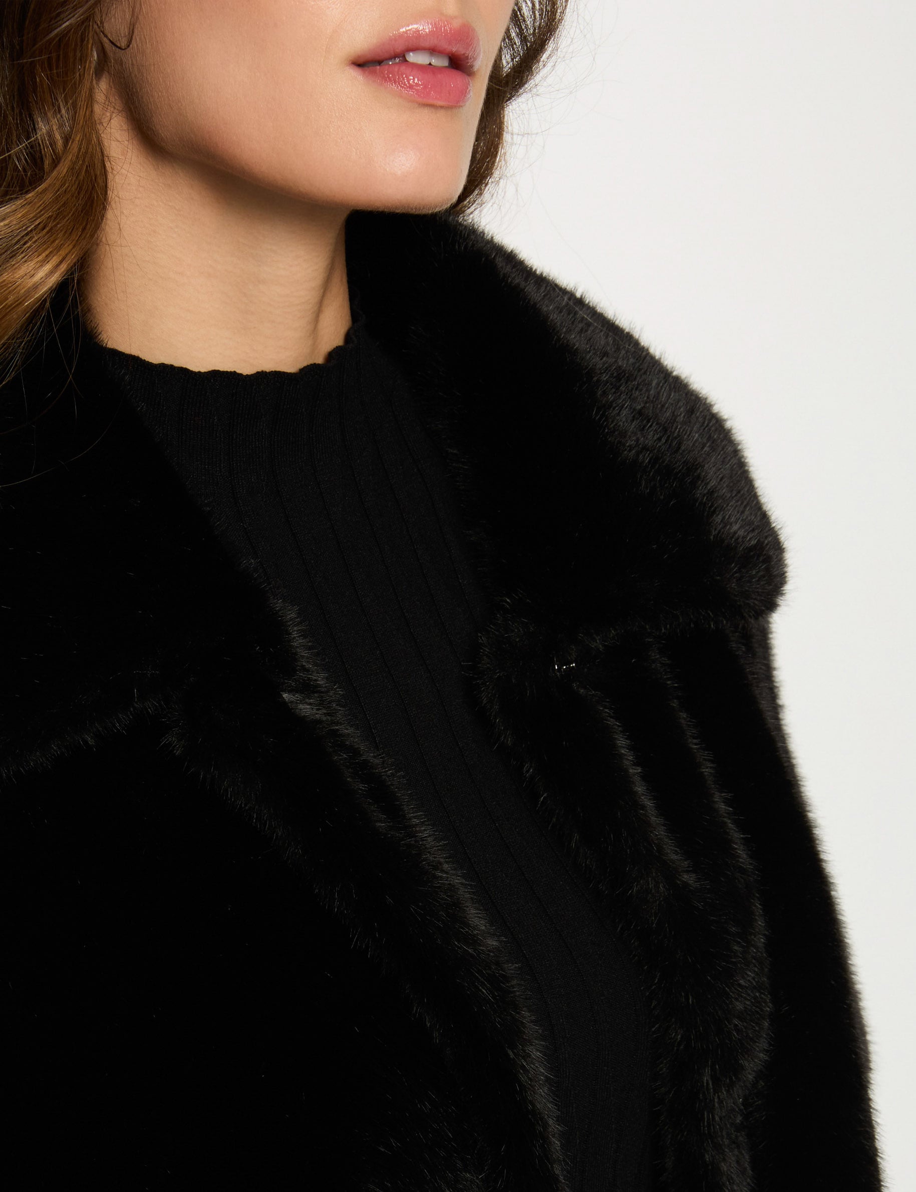 Manteau droit fausse fourrure noir femme