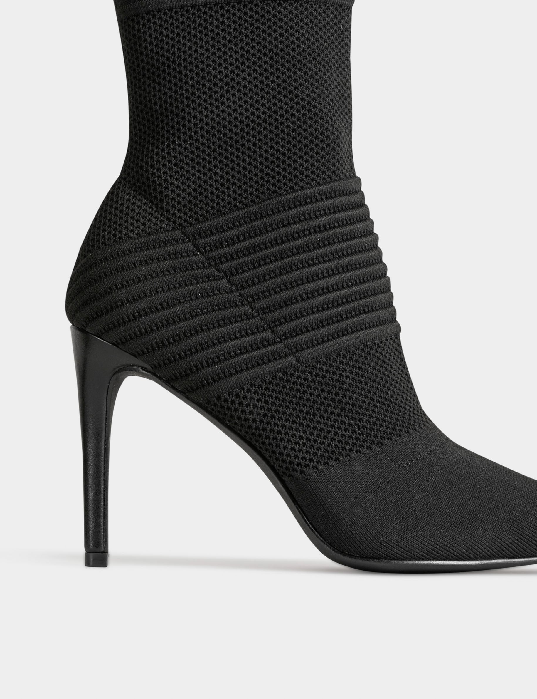 Bottines &agrave; talons aiguilles noir femme