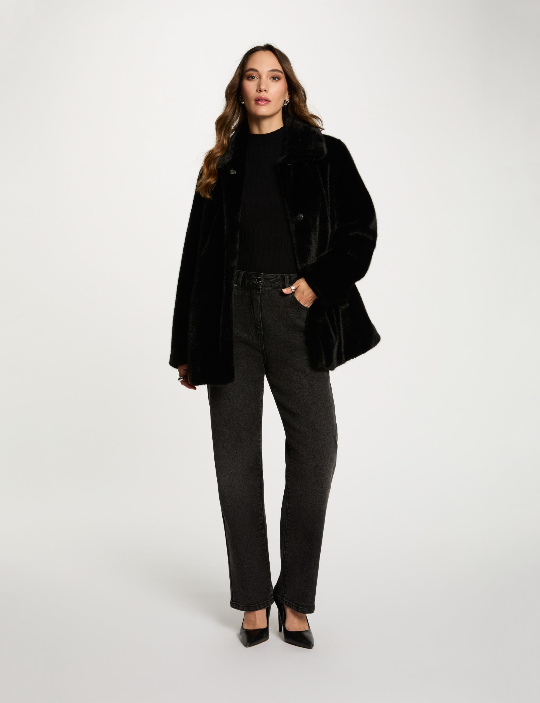 Manteau droit fausse fourrure noir femme