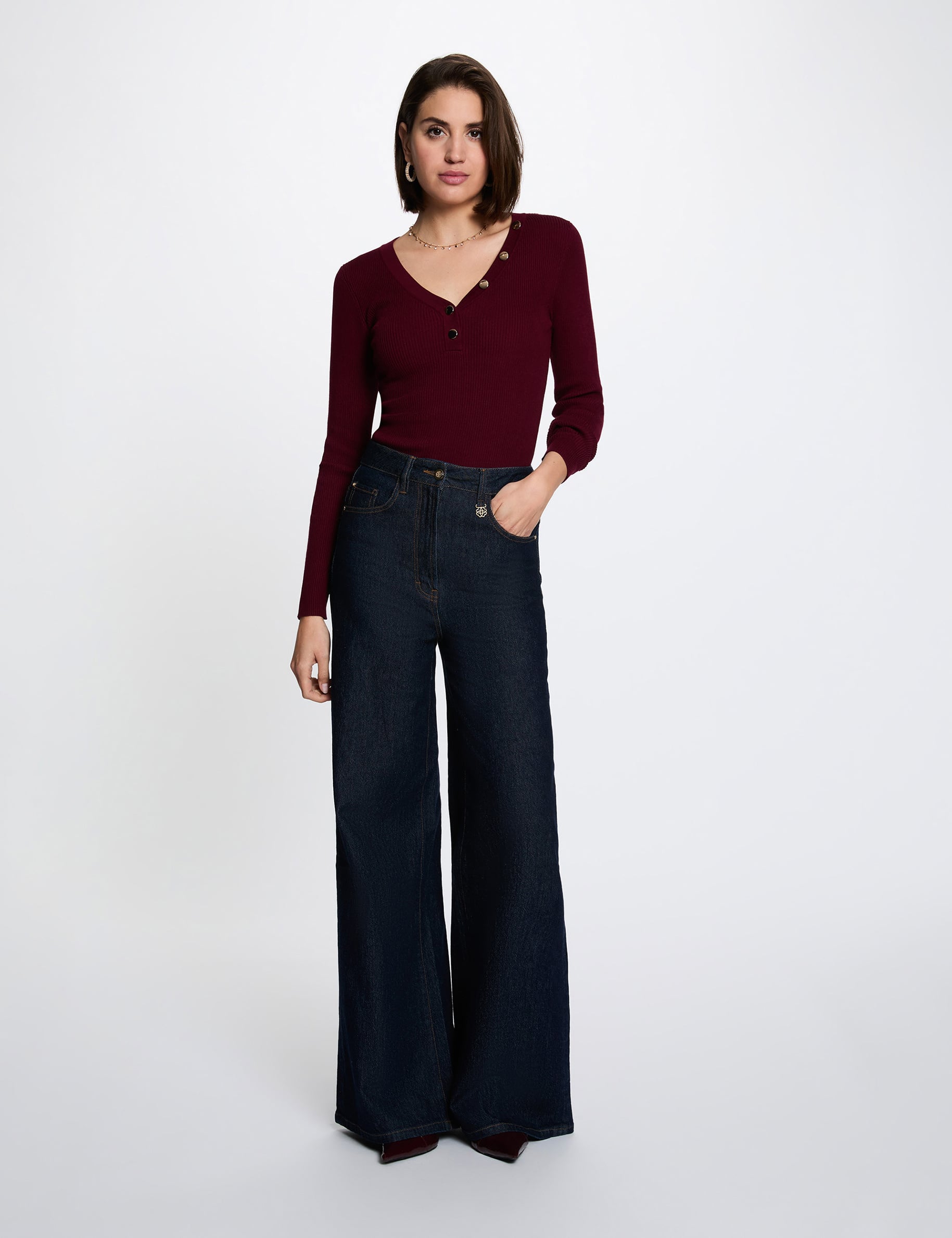 Pull col v ajust&eacute; bordeaux femme