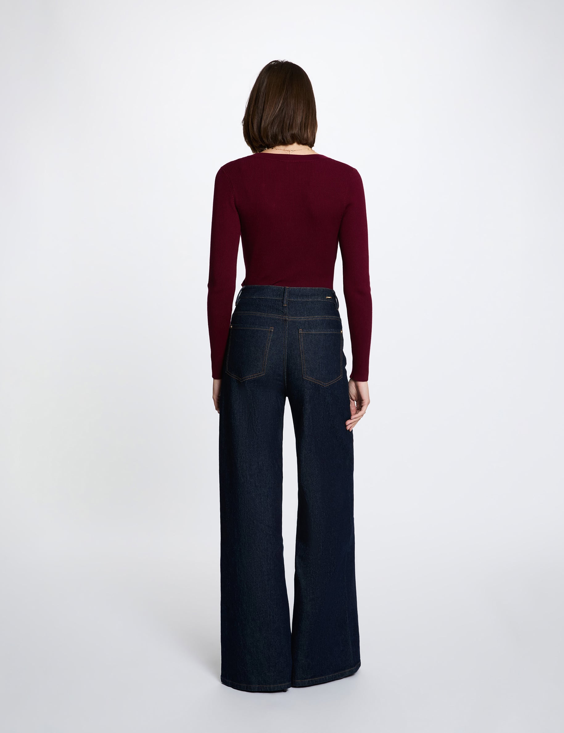 Pull col v ajust&eacute; bordeaux femme
